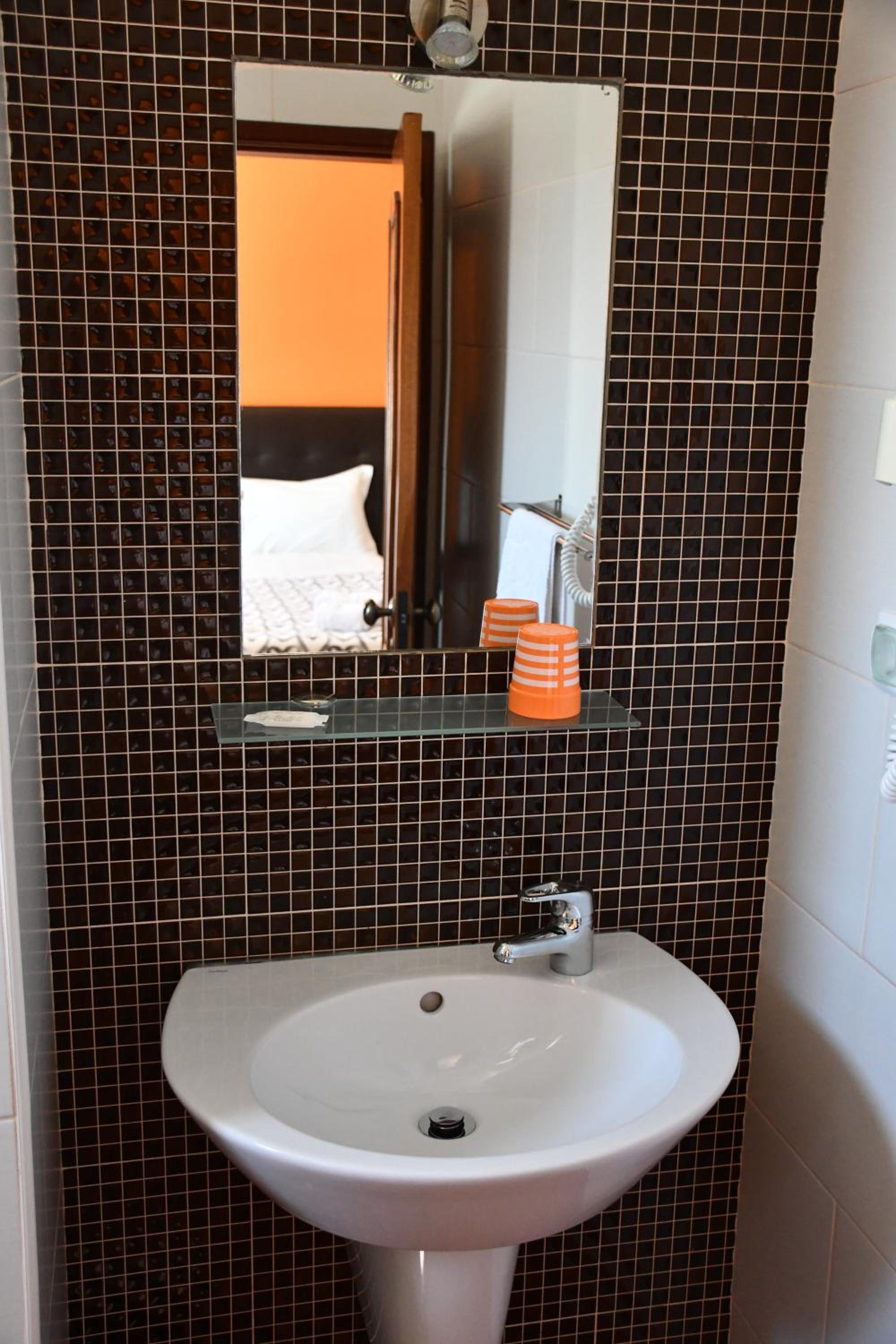 Double Room with Extra Bed - Photo 7