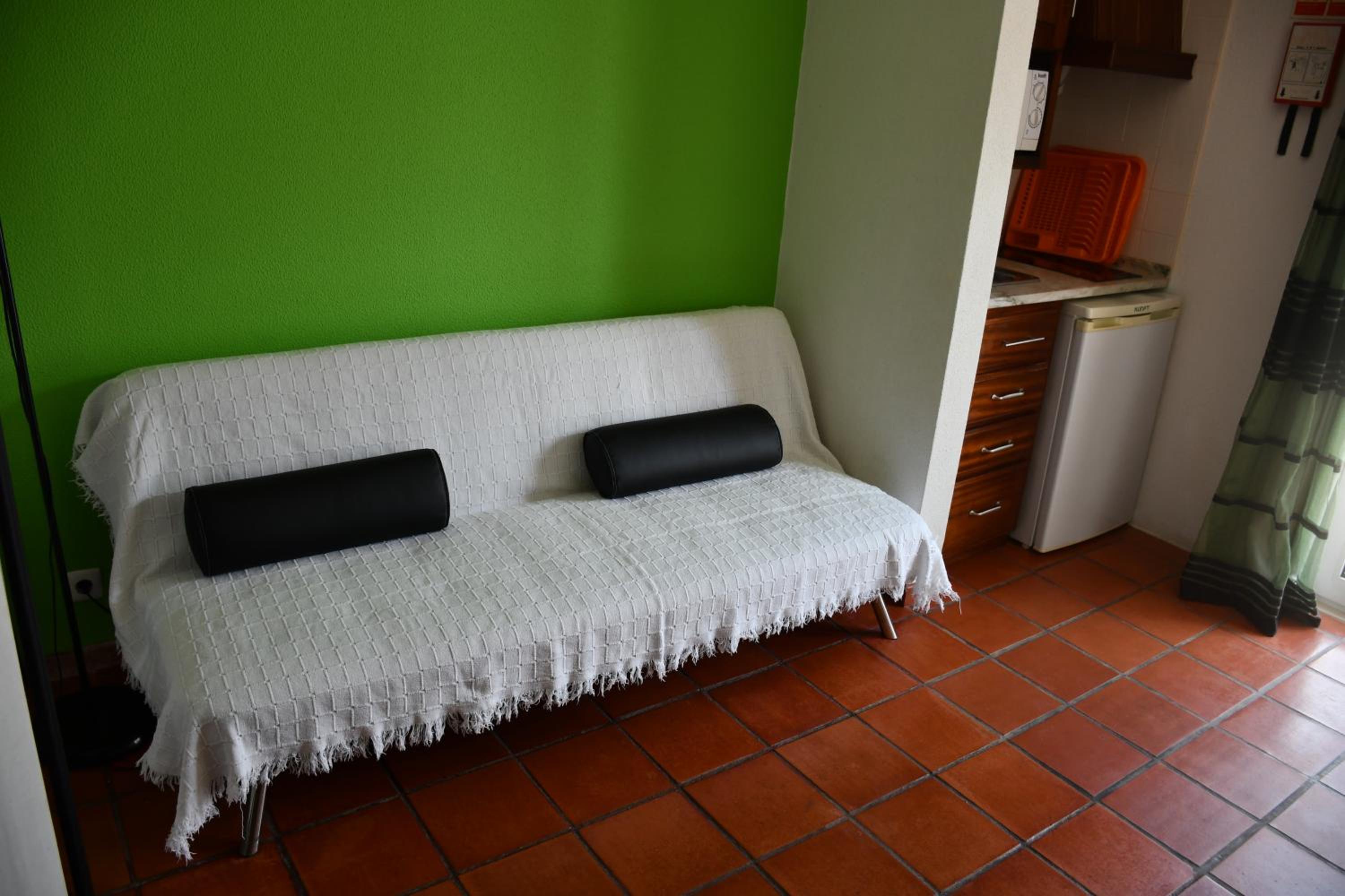 Studio with Balcony - Photo 2