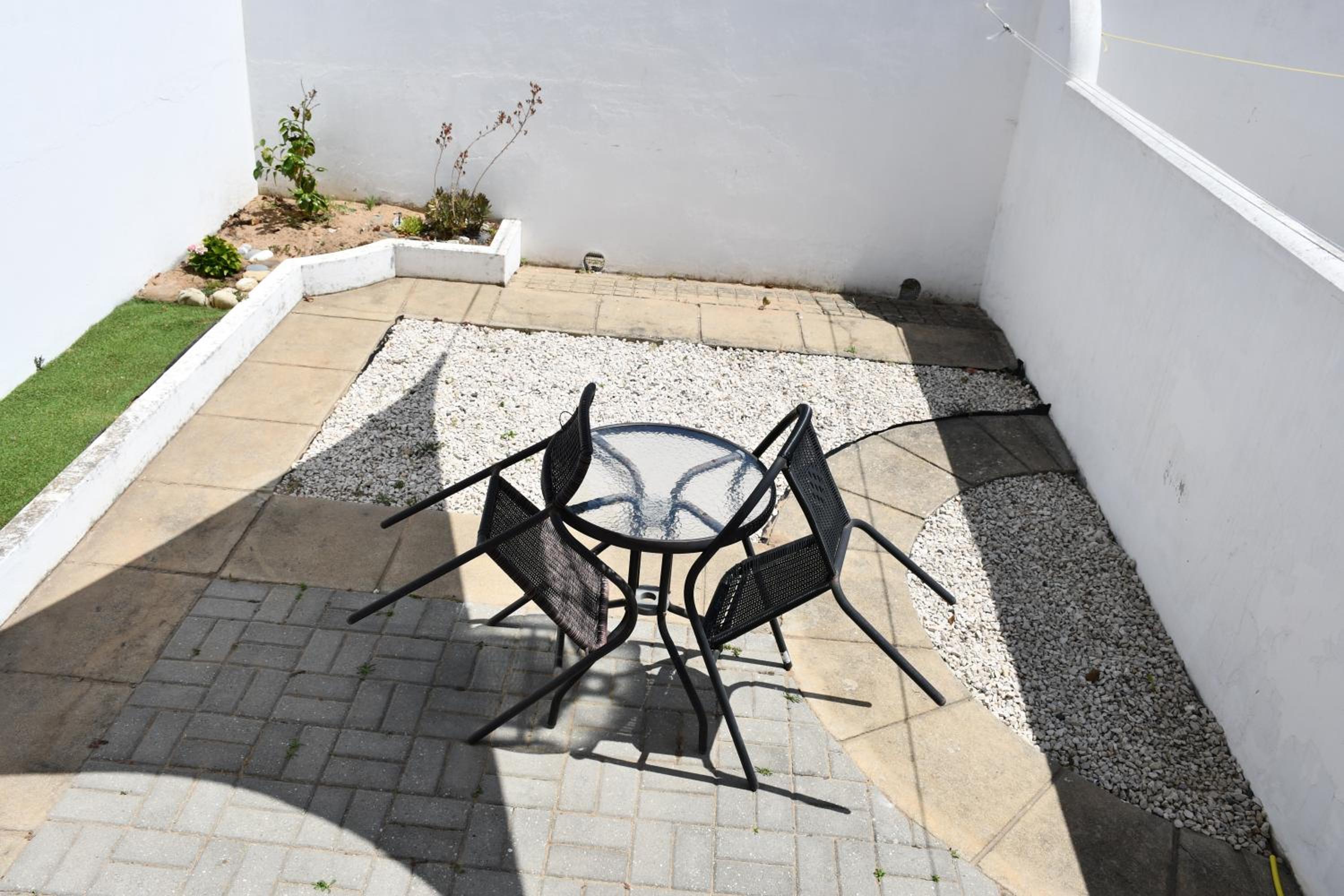 Studio with Balcony - Photo 5