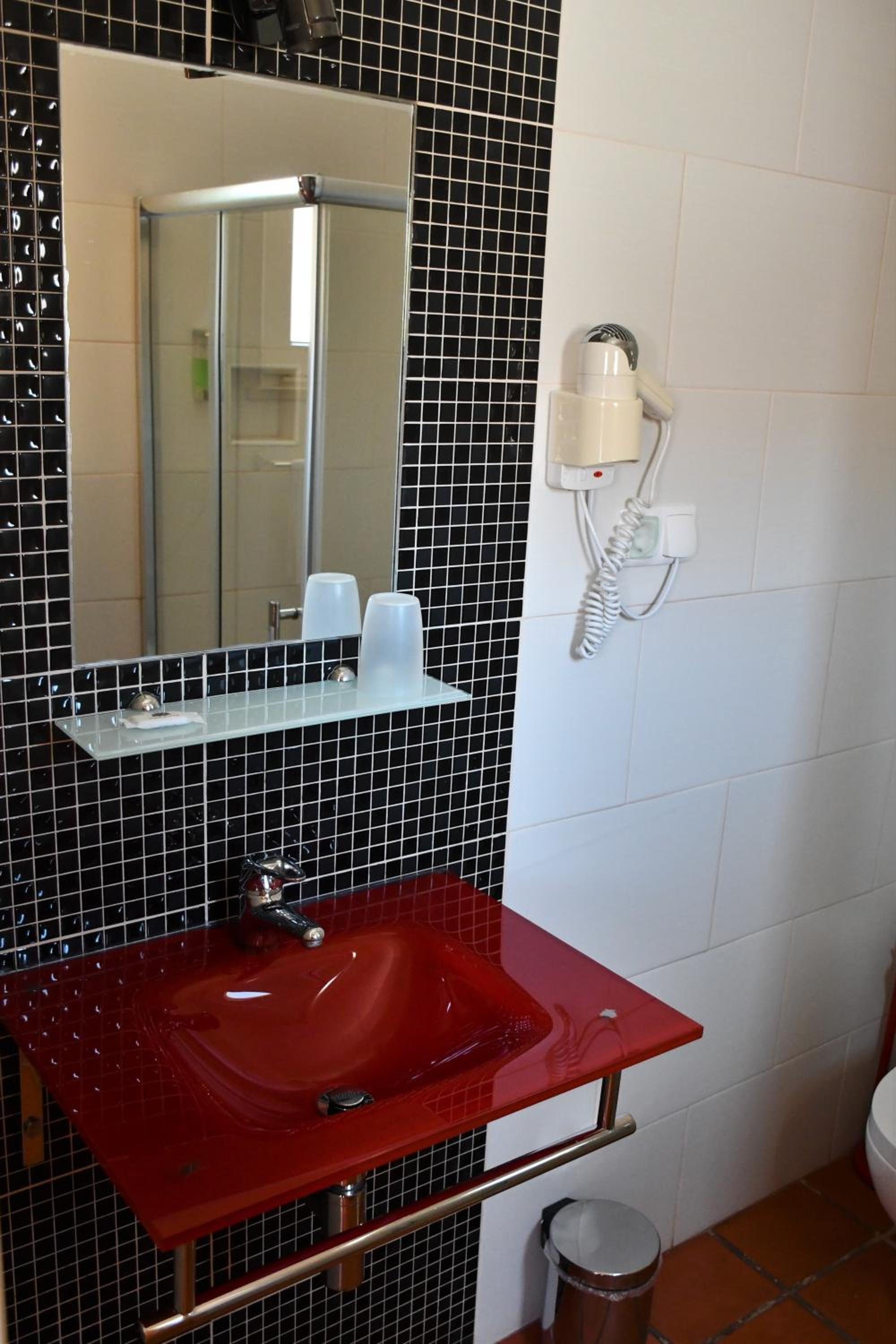 Double Room with Patio - Photo 2