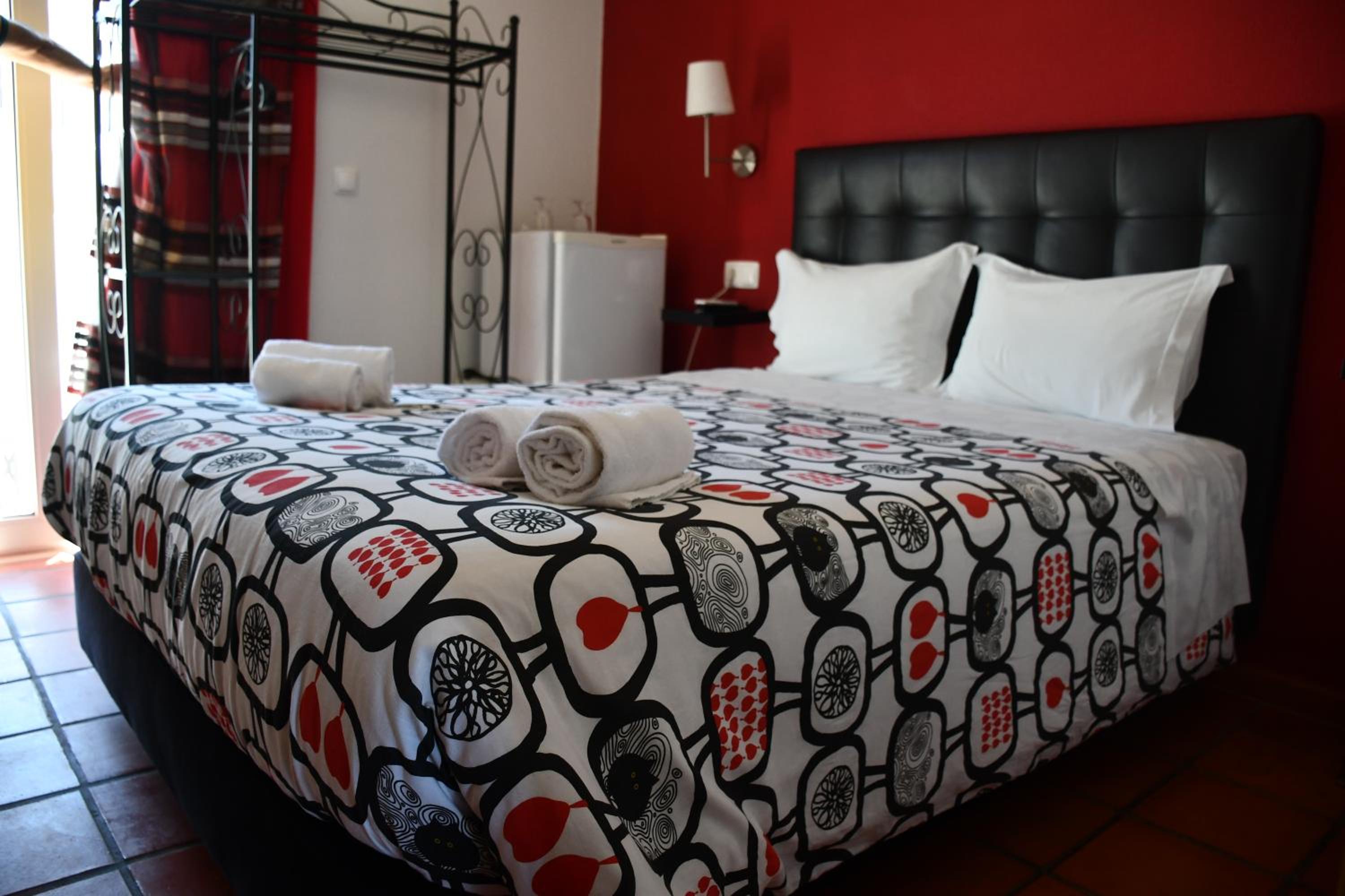 Double Room with Patio - Photo 3