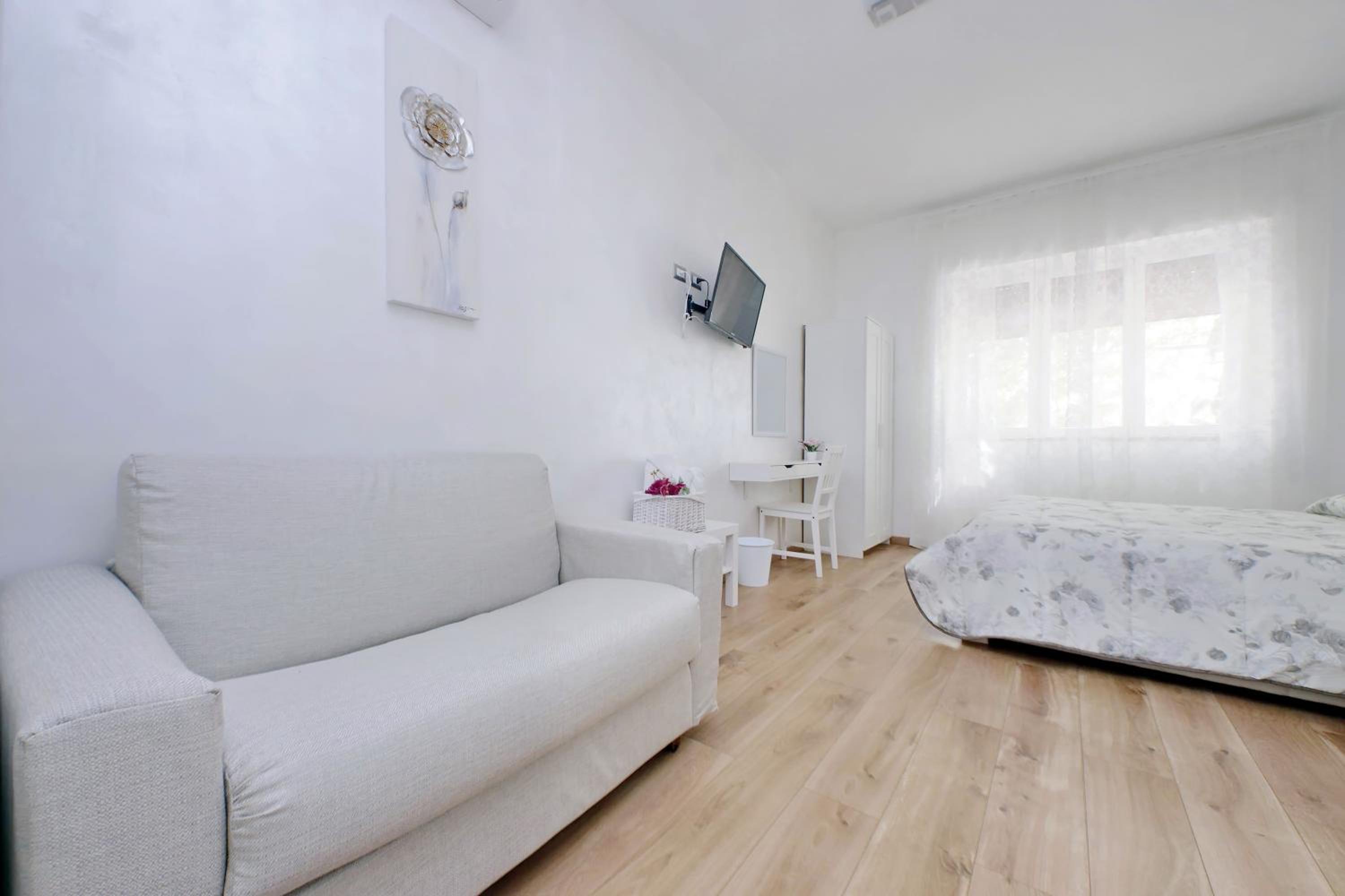 Triple Room with Private Bathroom - Photo 4