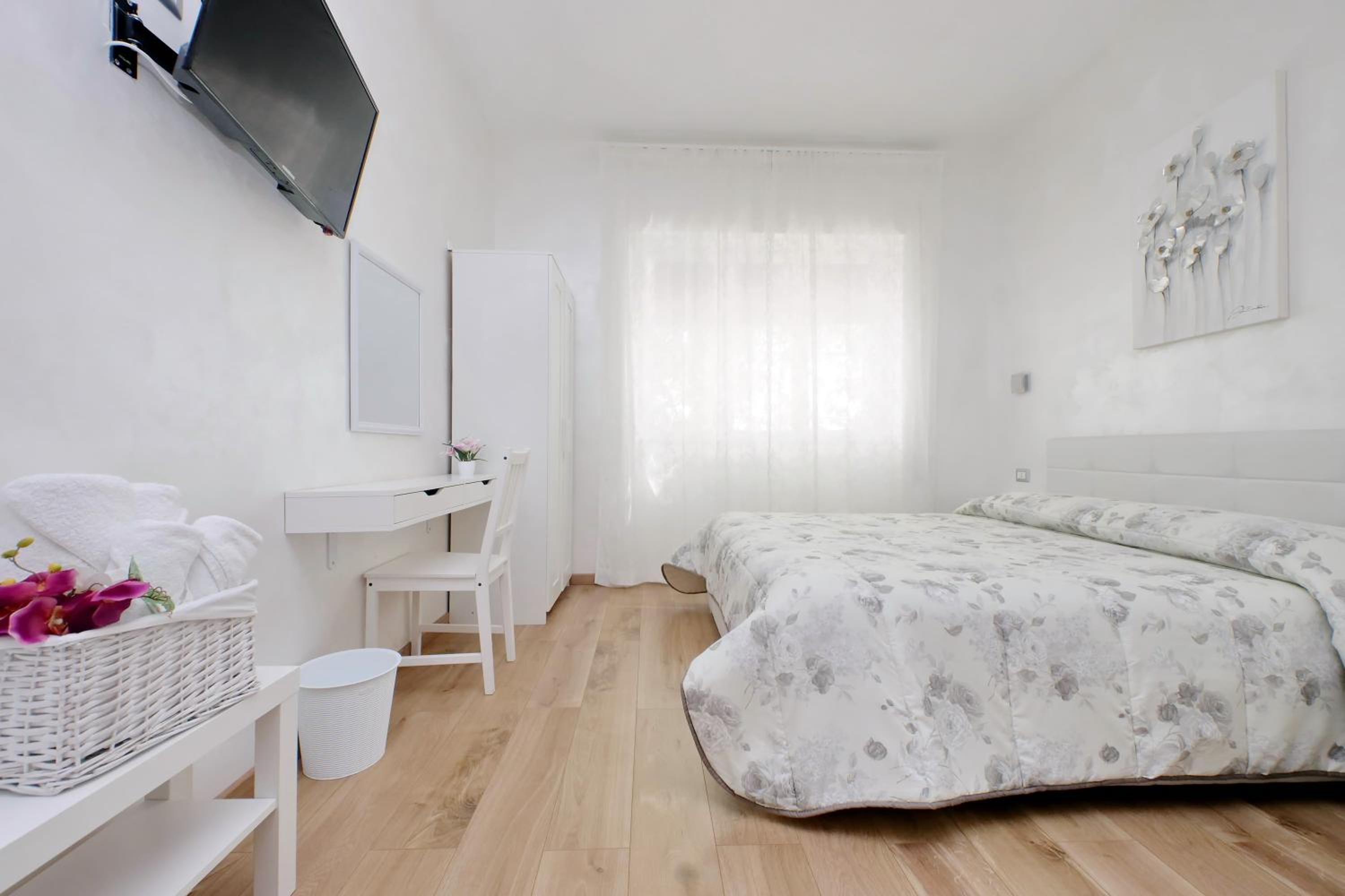 Triple Room with Private Bathroom - Photo 7