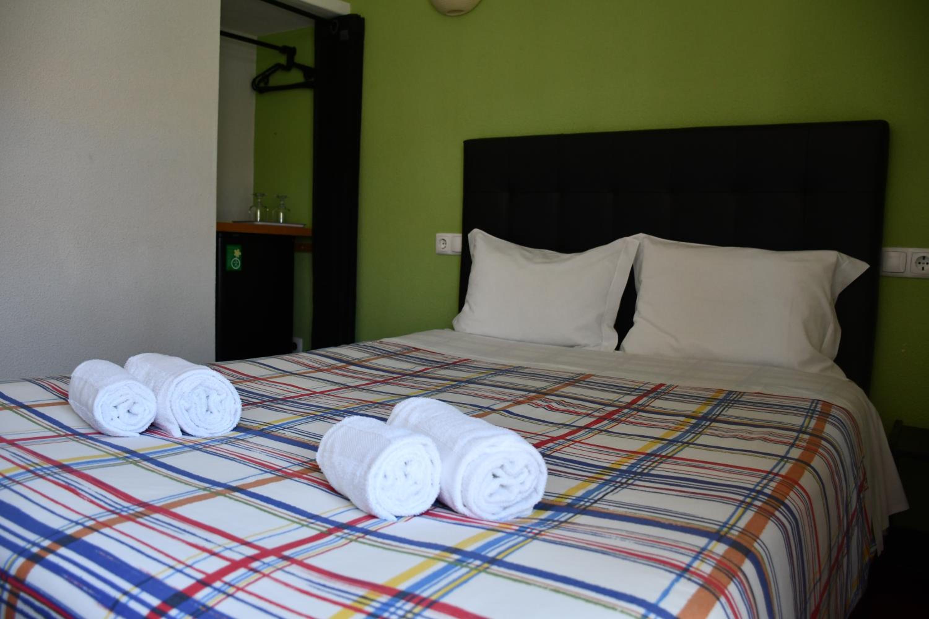 Double Room with Patio - Photo 12