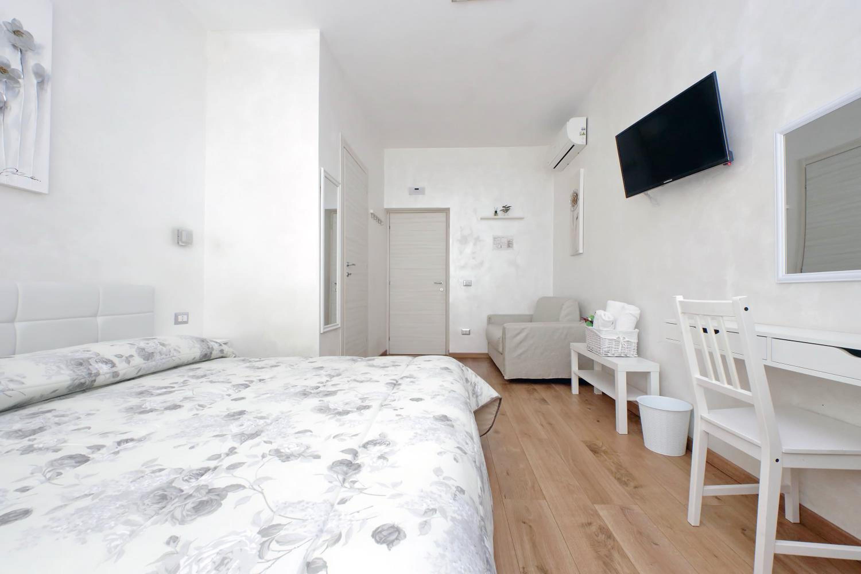 Triple Room with Private Bathroom - Photo 5