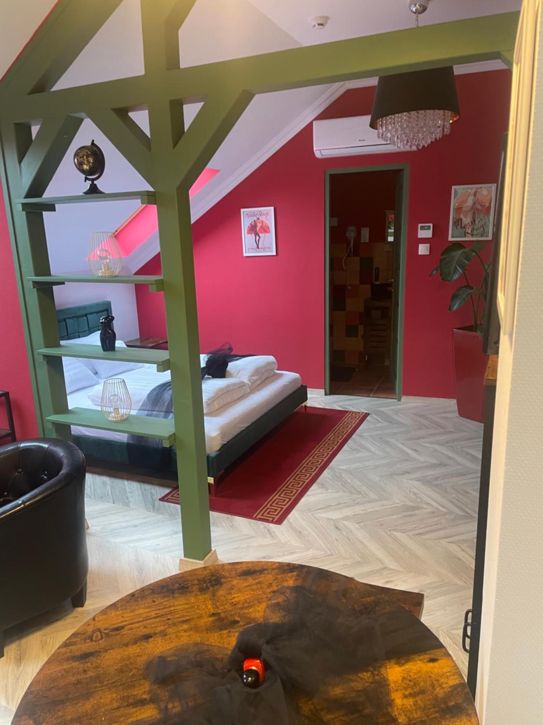 Studio Apartment - Photo 1