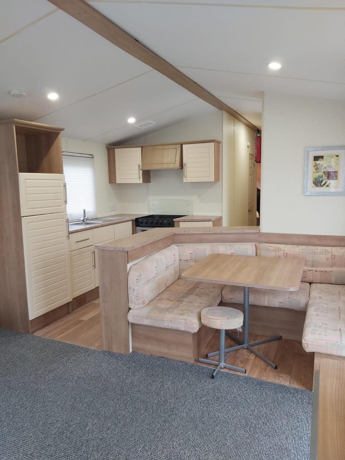 Mobile Home photo 2