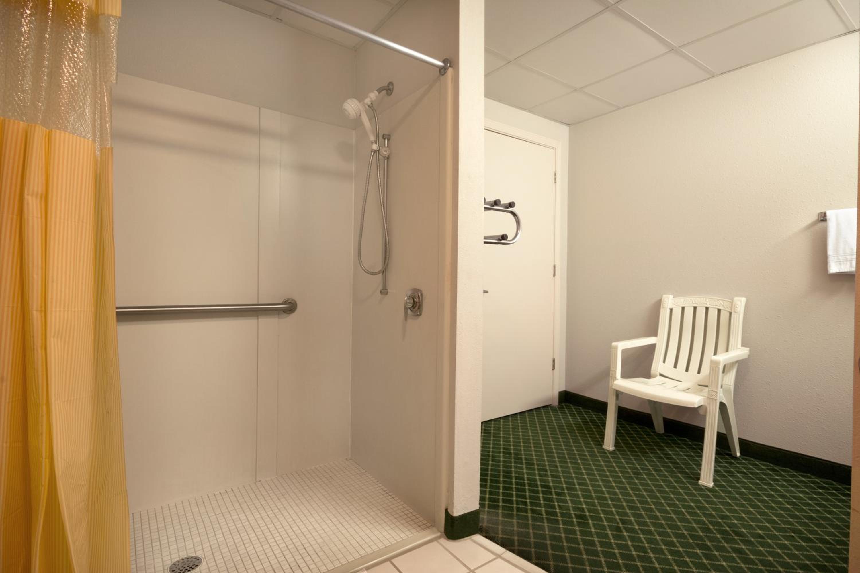 King Room - Disability Access/Non-Smoking - Photo 5