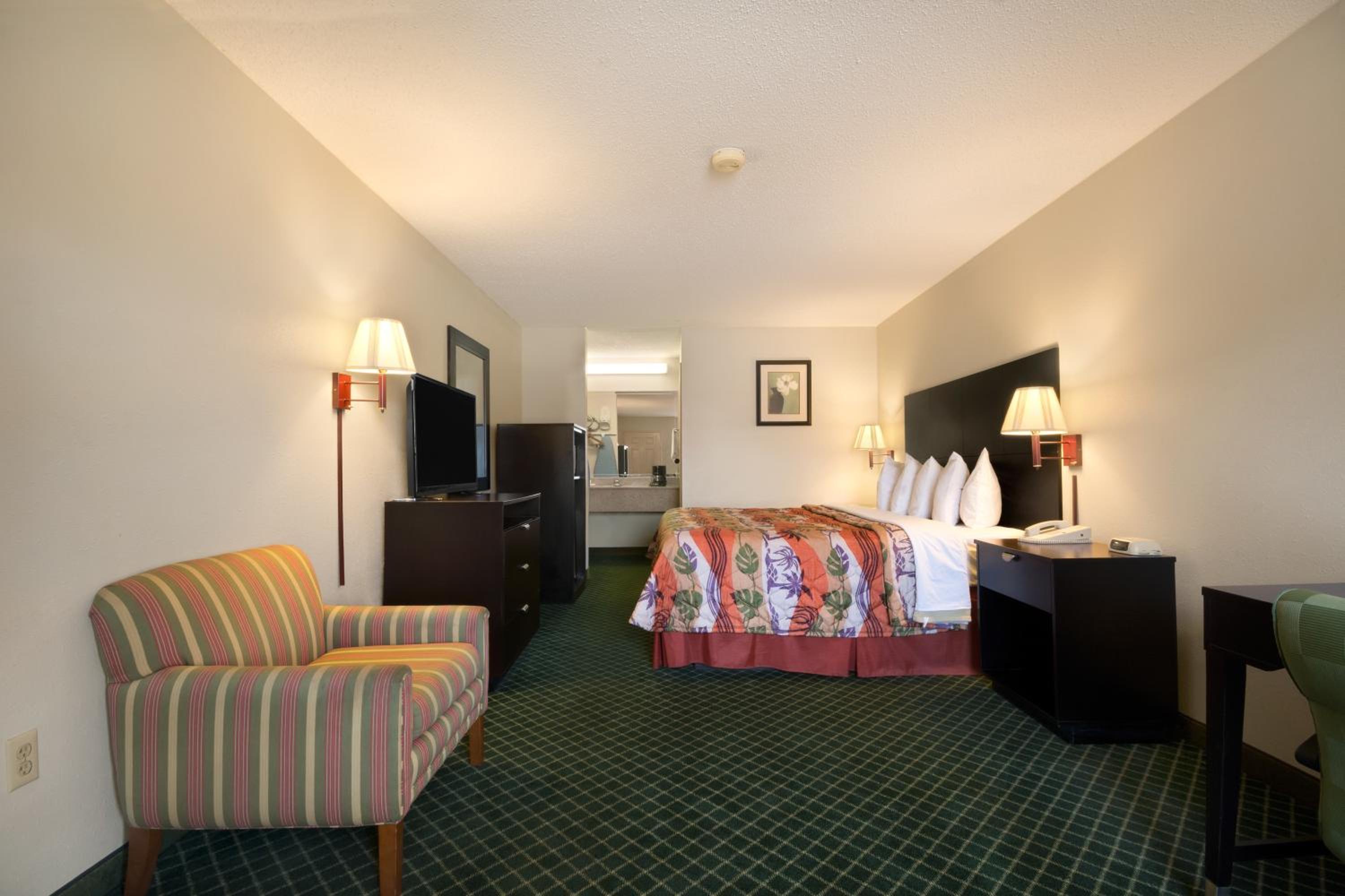 King Room - Disability Access/Non-Smoking - Photo 4