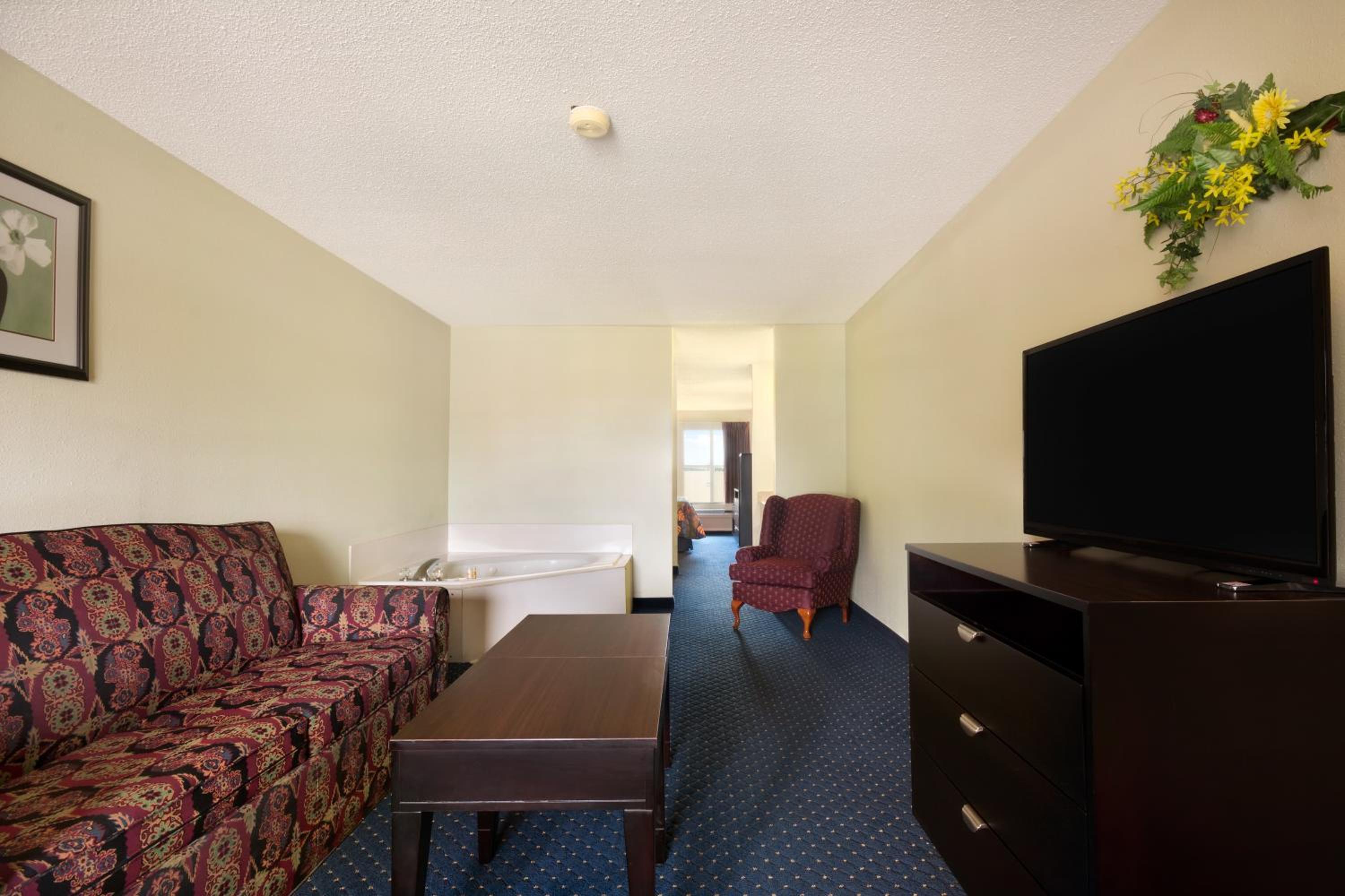 Deluxe King Studio Suite - Non-Smoking - Photo 4