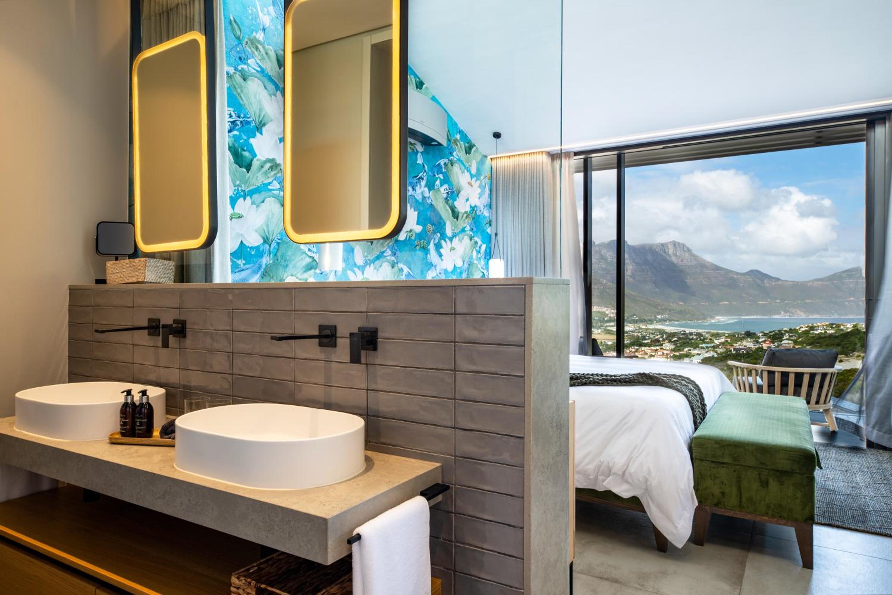 King Suite with Ocean View photo 3