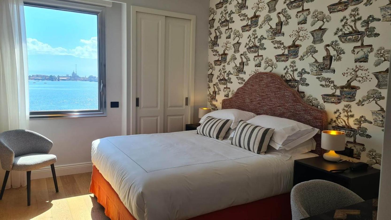 Deluxe Room - Photo 11