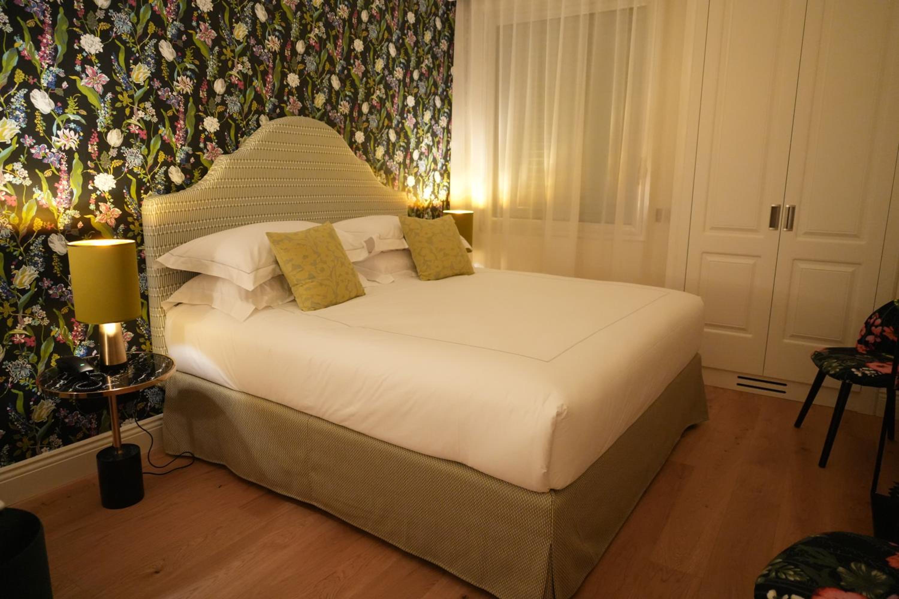 Deluxe Room - Photo 3