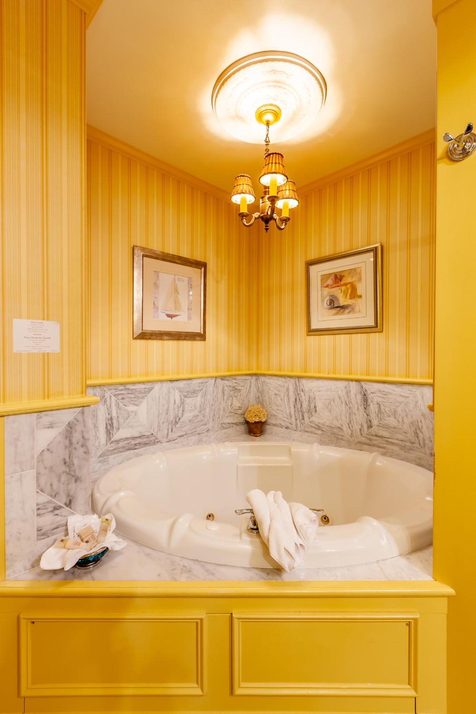 Deluxe King Room photo 3