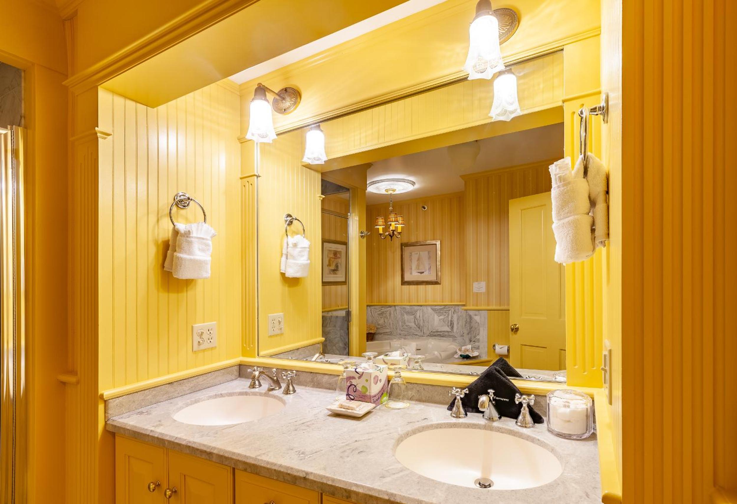 Deluxe King Room photo 2