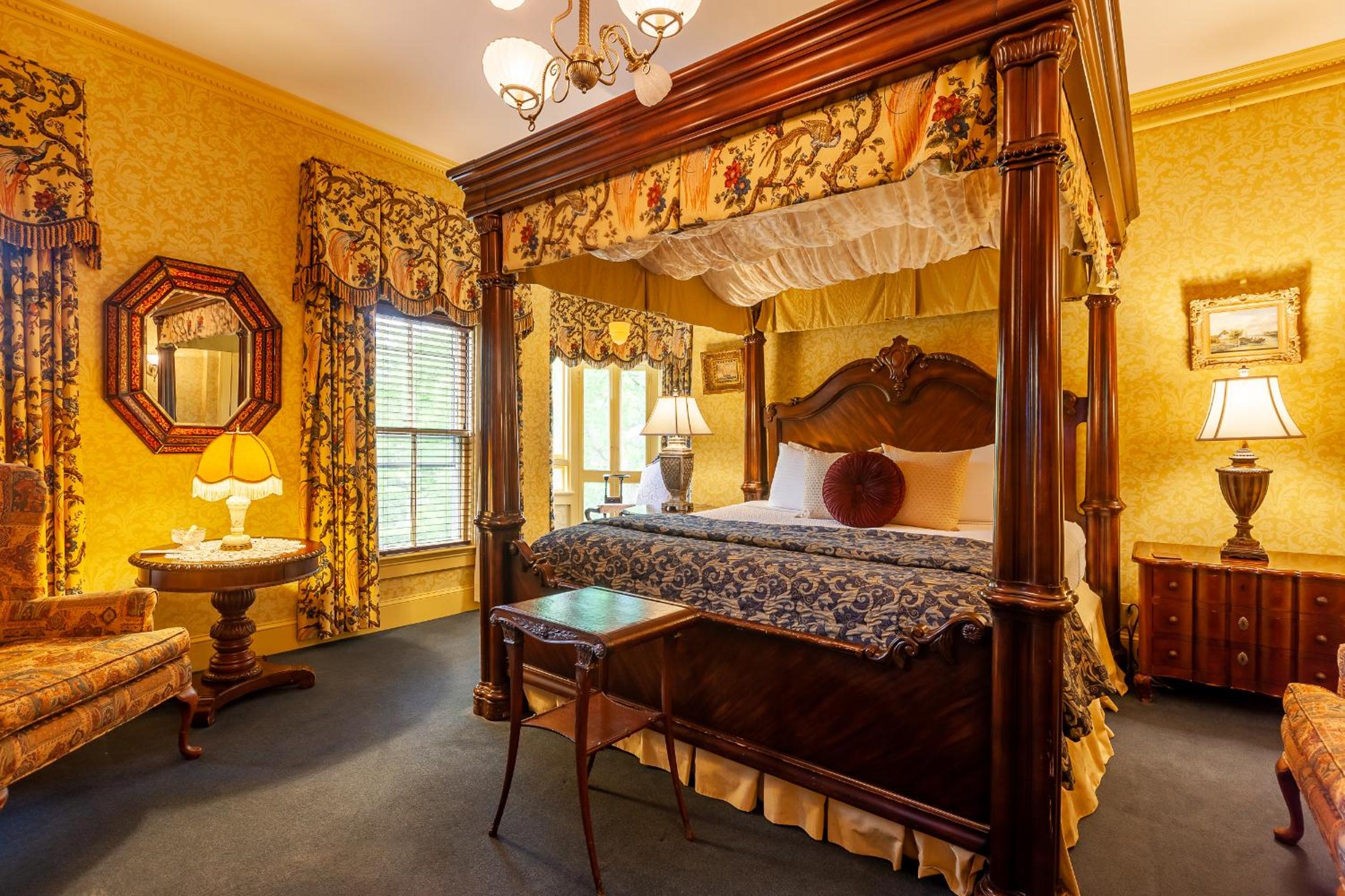 Deluxe King Room photo 1