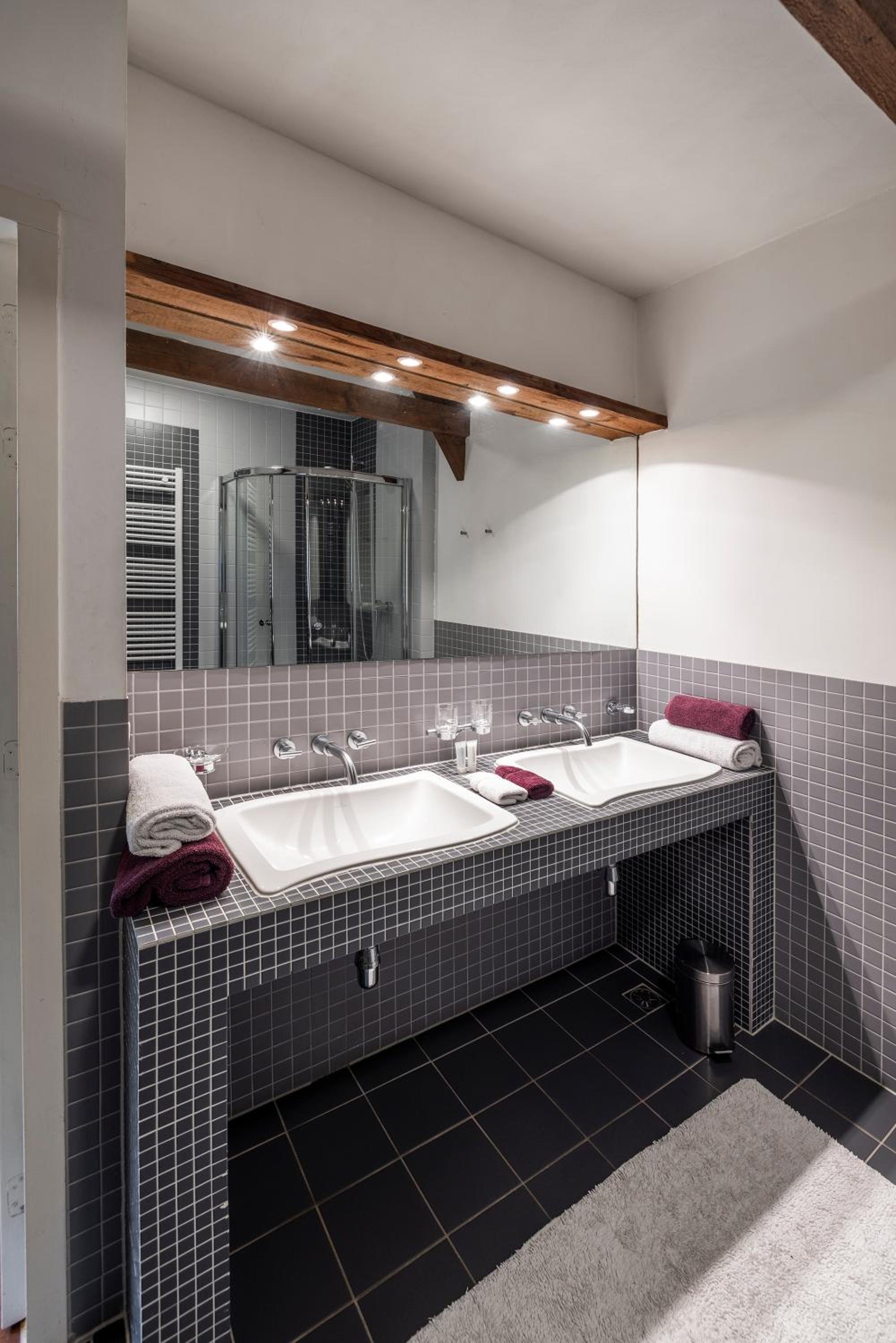 King Suite with Bath photo 2