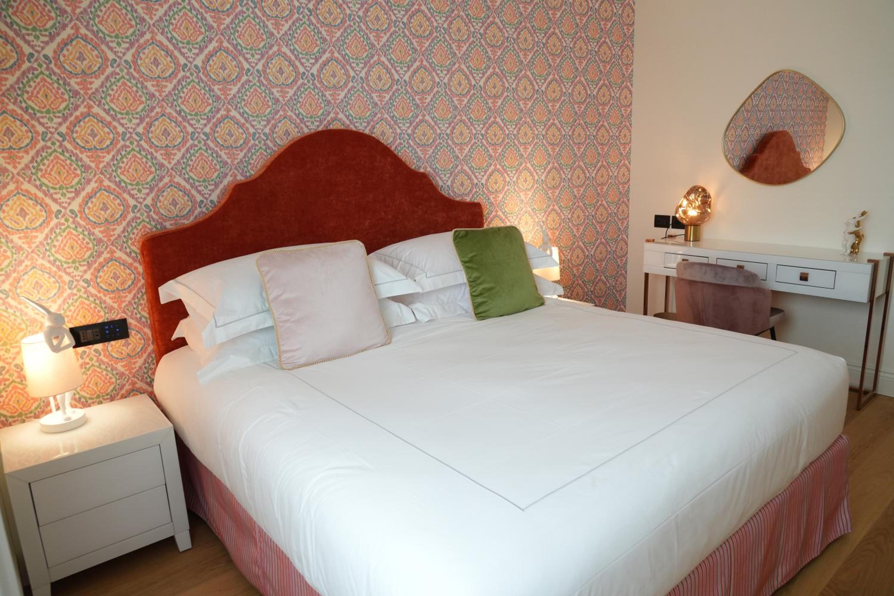 Deluxe Room - Photo 9