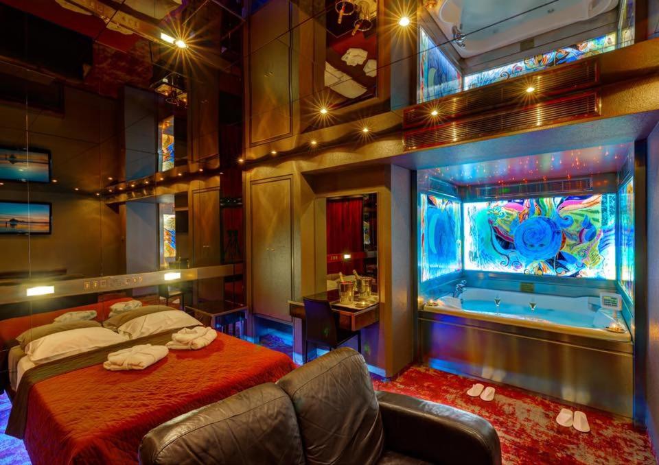 Suite with Spa Bath - Photo 1