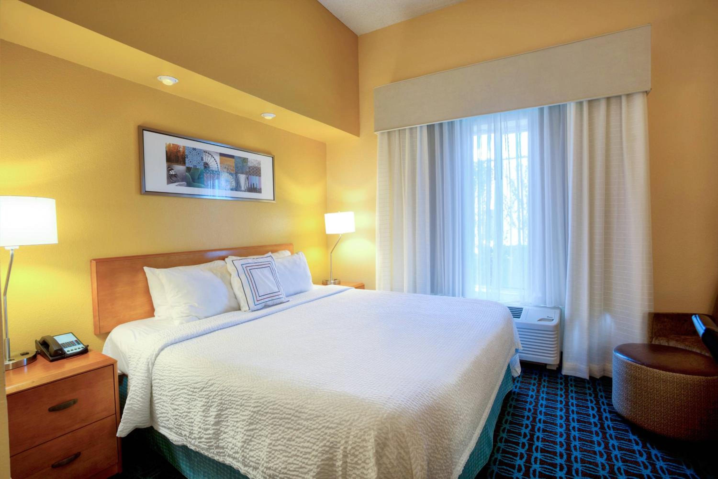 King Room with Adapted Tub - Mobility and Hearing Accessible photo 1