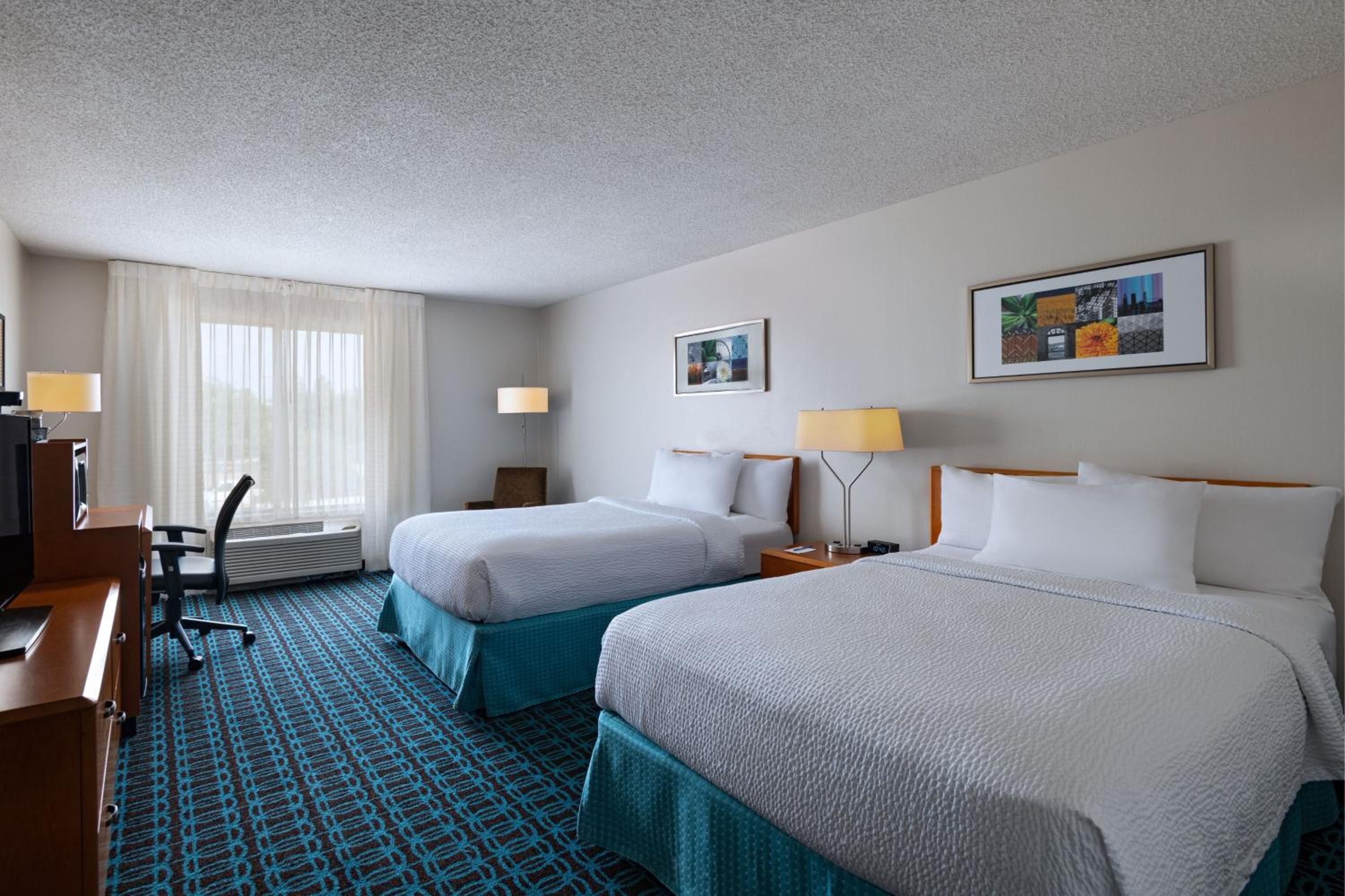 Double Room with Two Double Beds - Photo 2