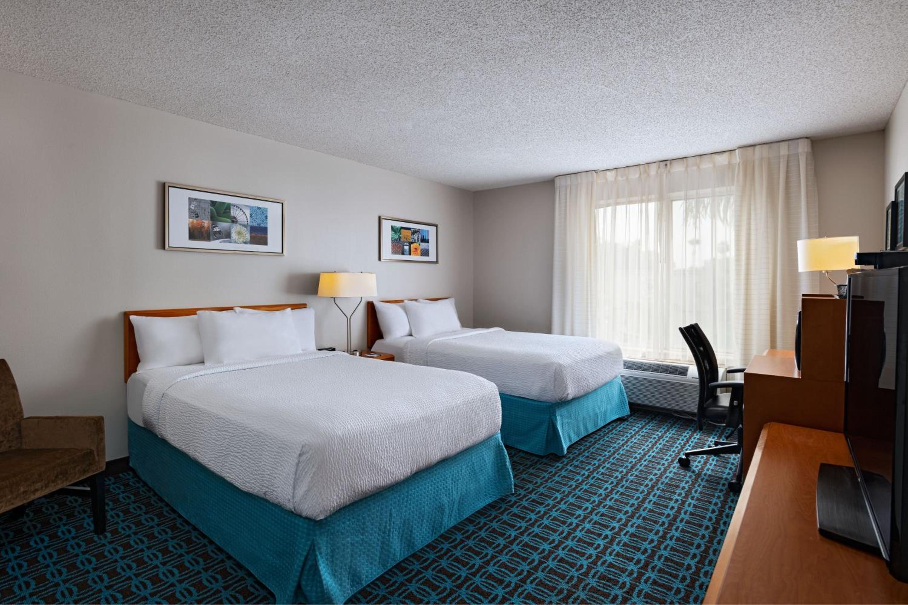 Double Room with Two Double Beds - Photo 3