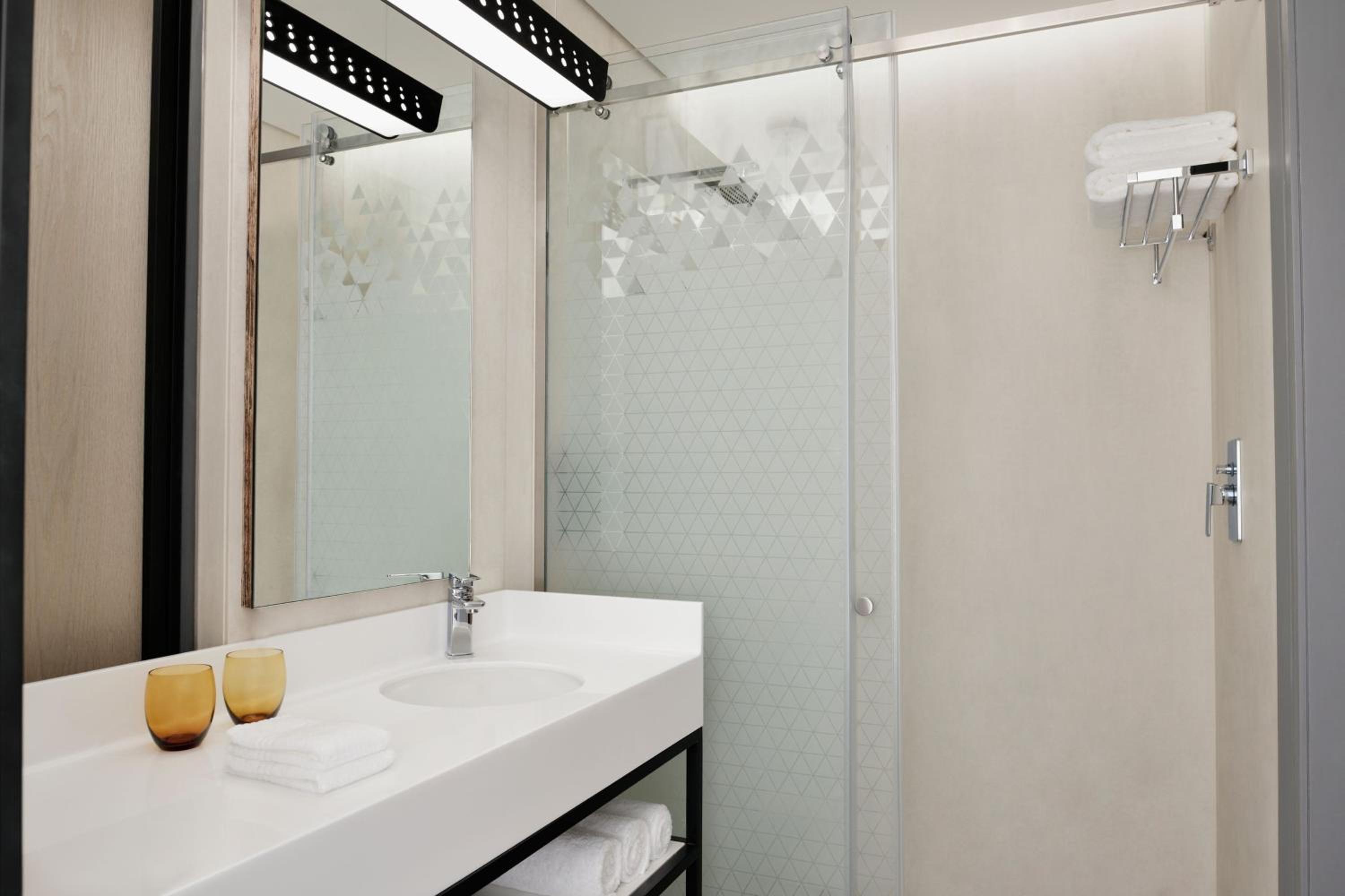 Breezy Suite, 1 Bedroom Suite, 1 King,  City view, Free Shuttle Buss to OCEC & Mall of Oman - Photo 3