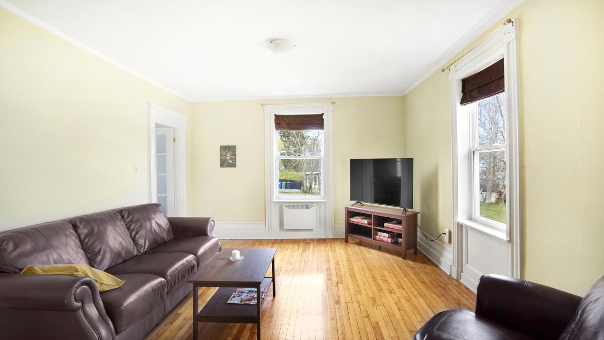 Four-Bedroom House photo 2