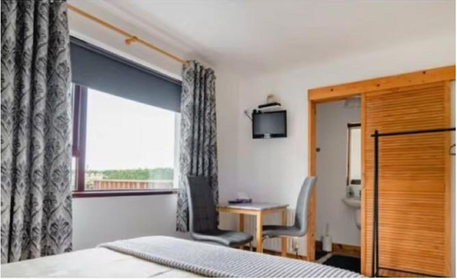 Double Room - Photo 12