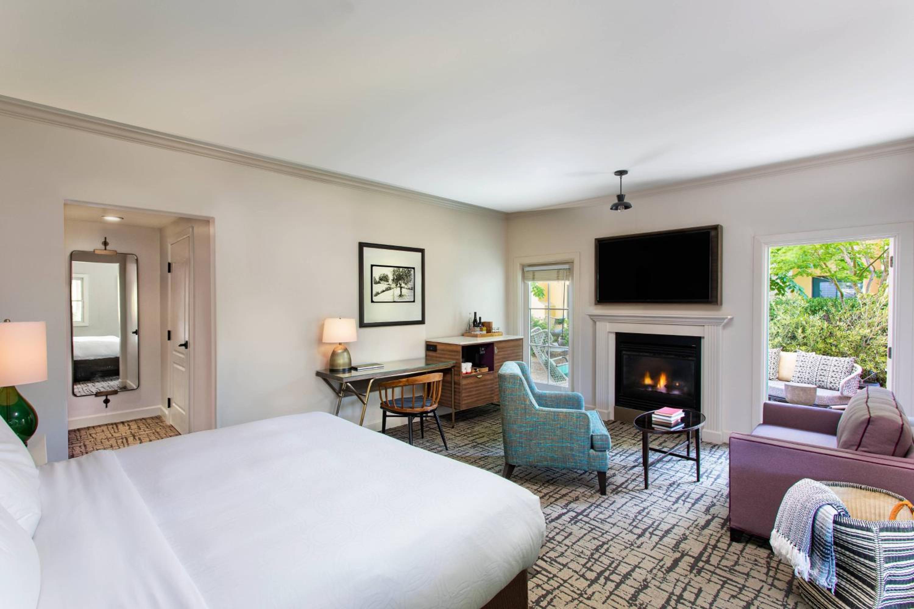 Cottage Junior King Suite with Sofa Bed and Balcony  - Photo 2