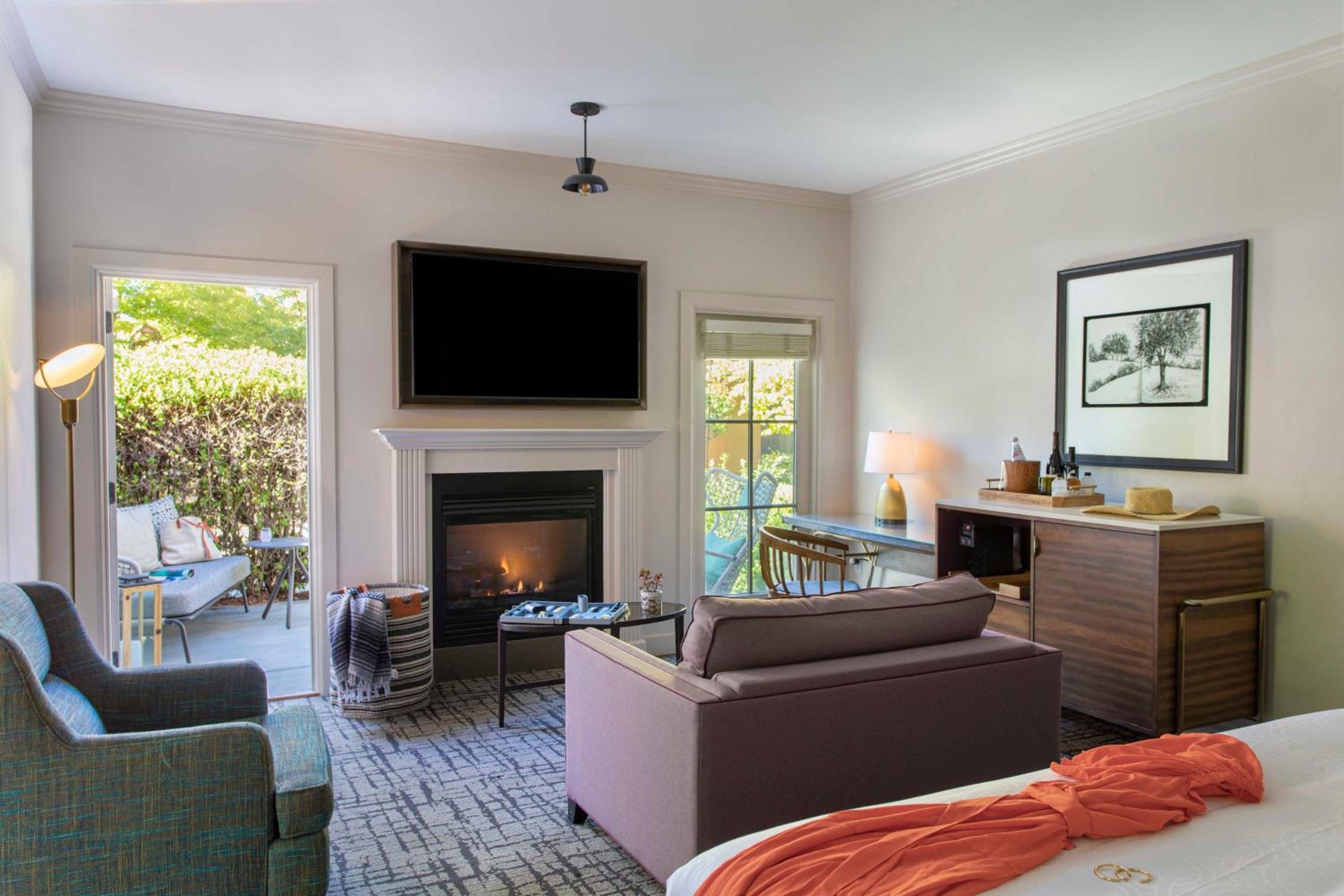 Cottage Junior King Suite with Sofa Bed and Balcony  - Photo 1