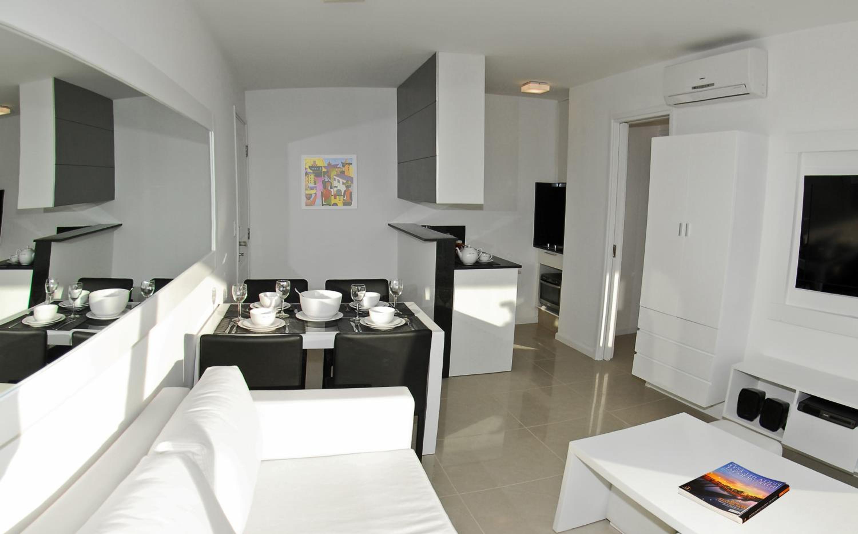 One-Bedroom Apartment with Sea View photo 2