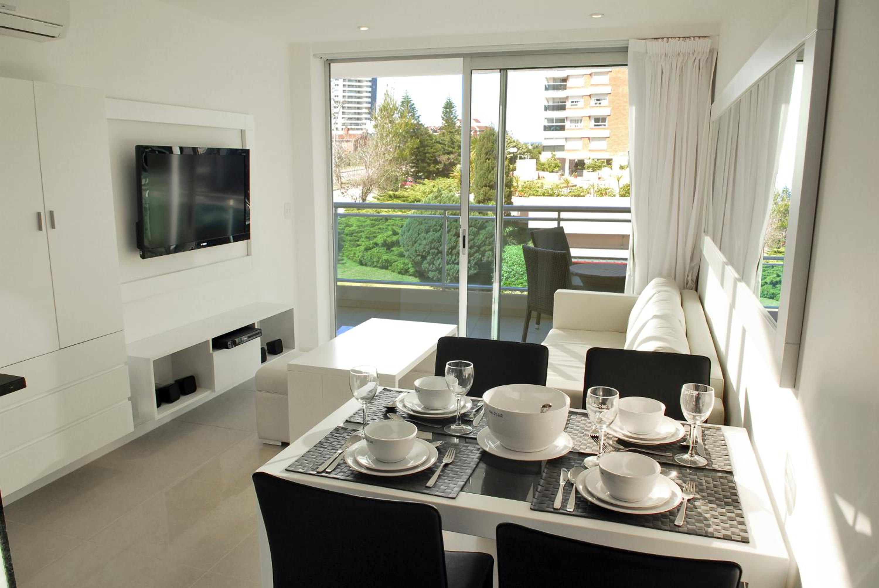 One-Bedroom Apartment with Sea View photo 3