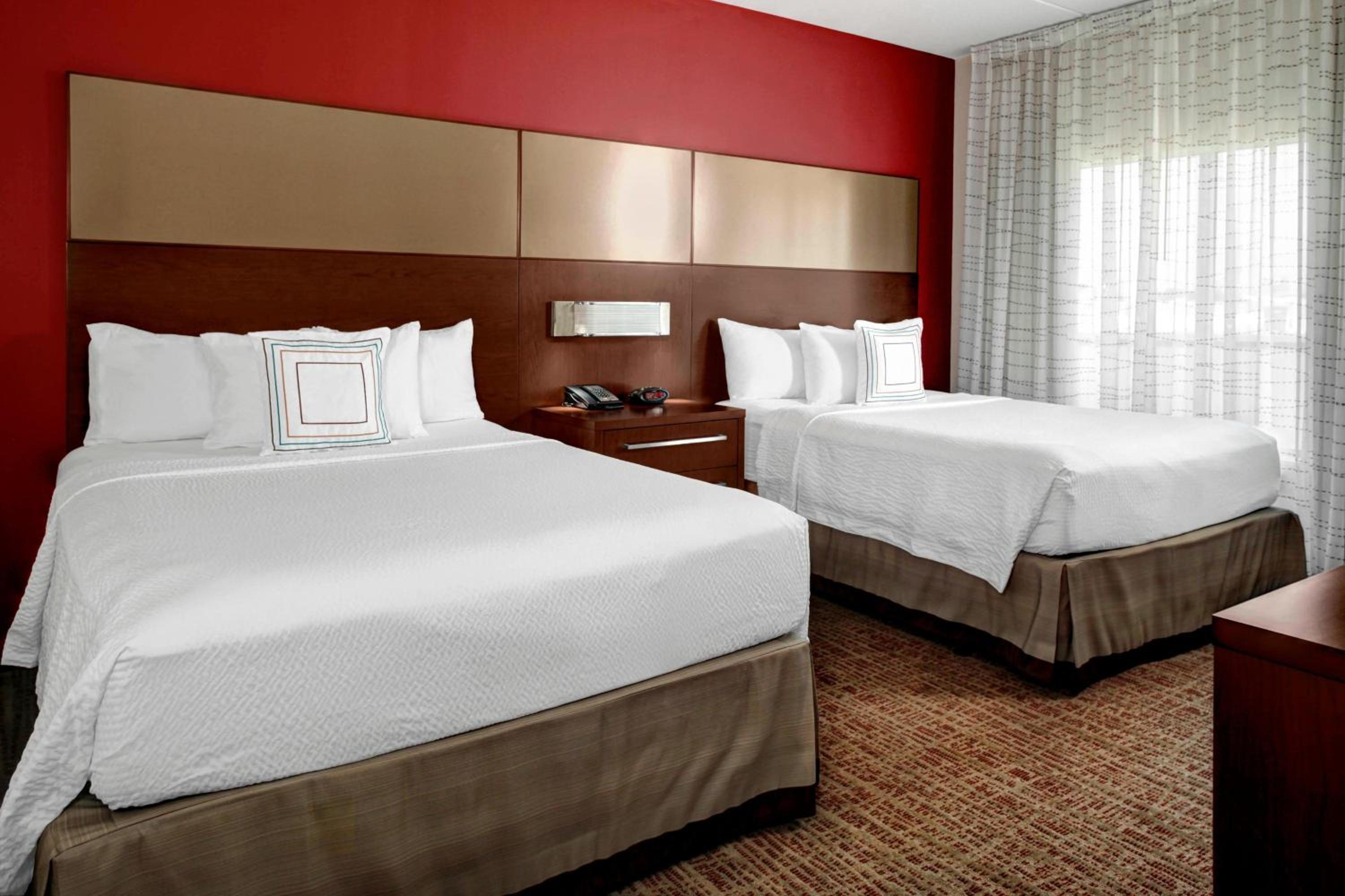 One-Bedroom Suite with Two Queen Beds thumbnail 5