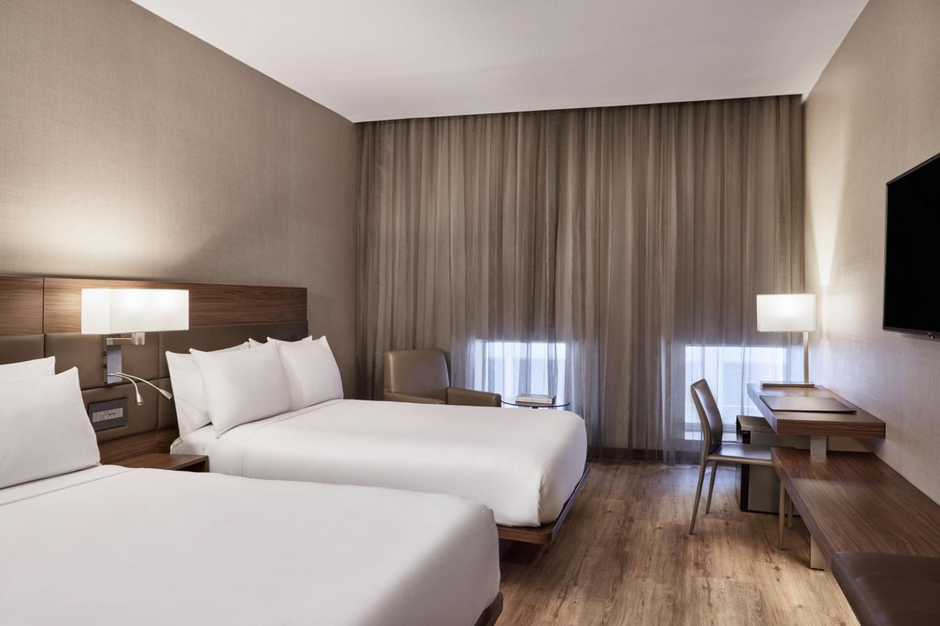 Double Room with Two Double Beds - Photo 3