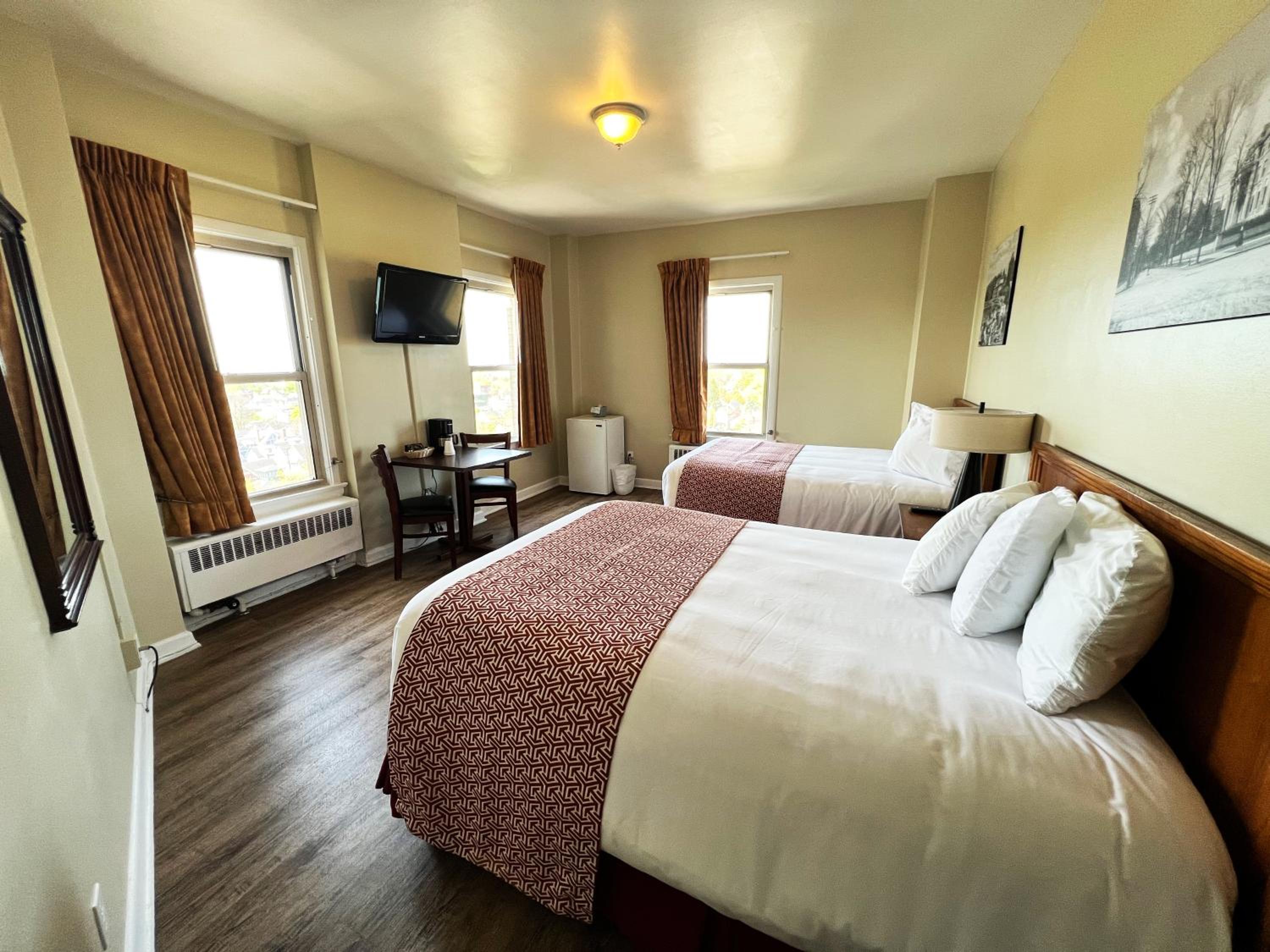 Double Room with Two Double Beds - Photo 1