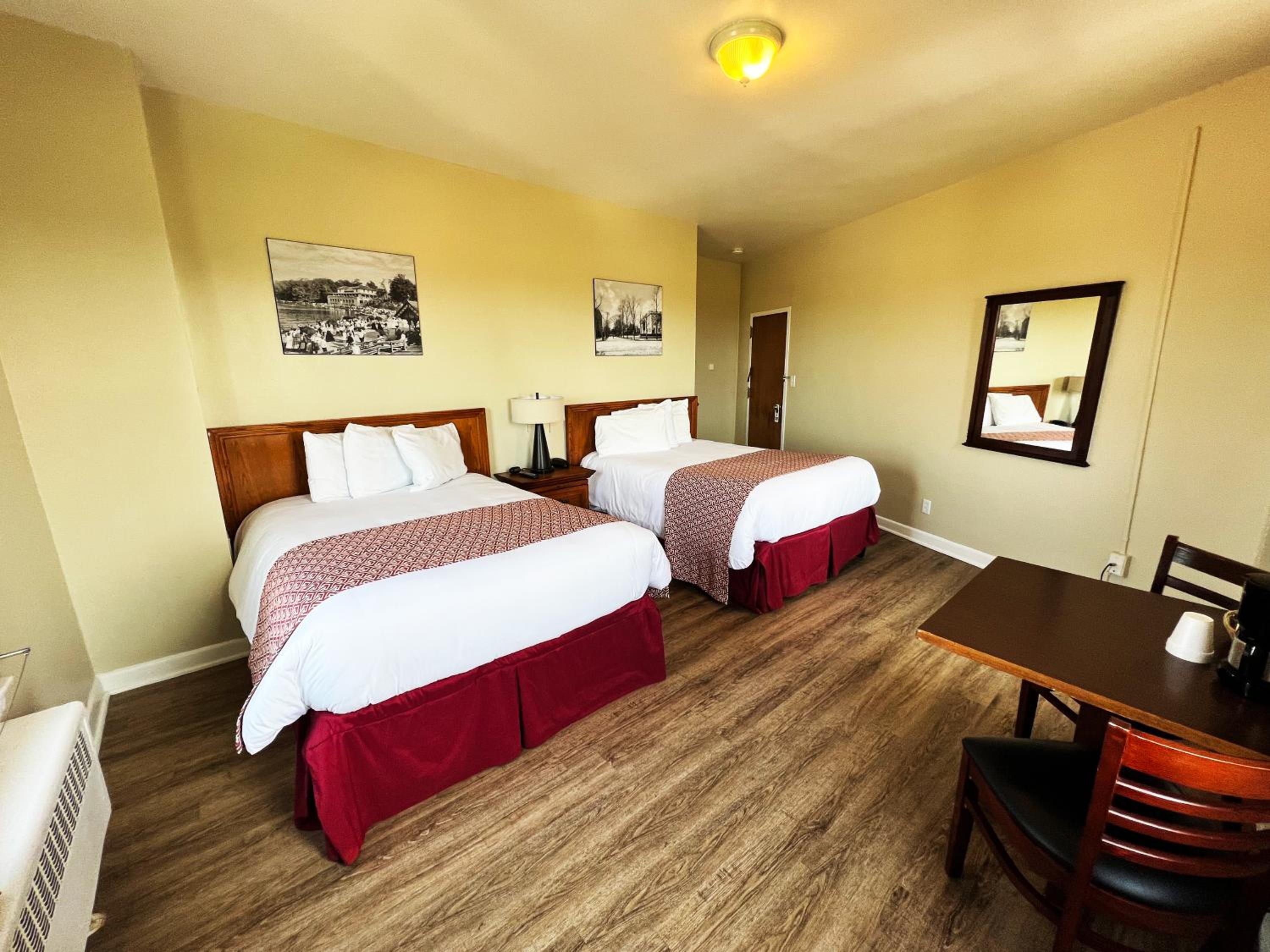 Double Room with Two Double Beds - Photo 5