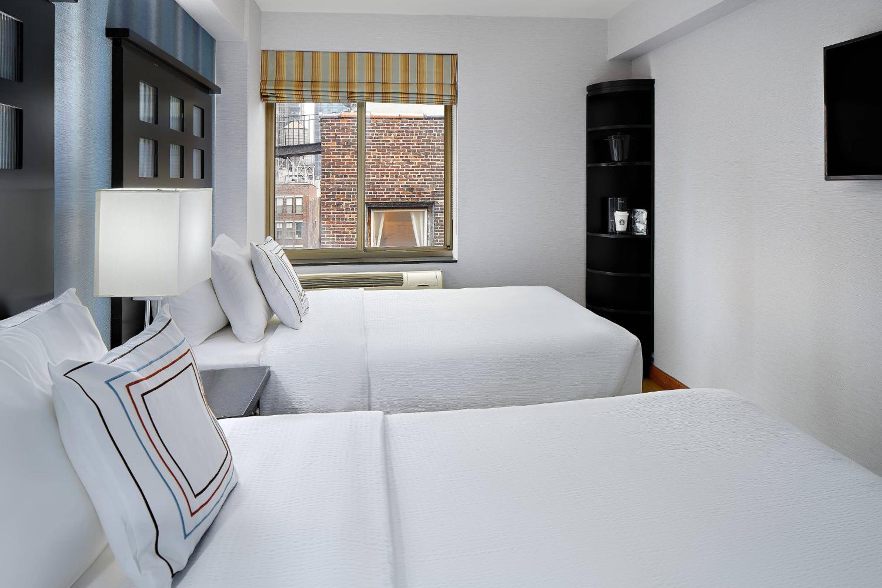 Double Room with Two Double Beds photo 3