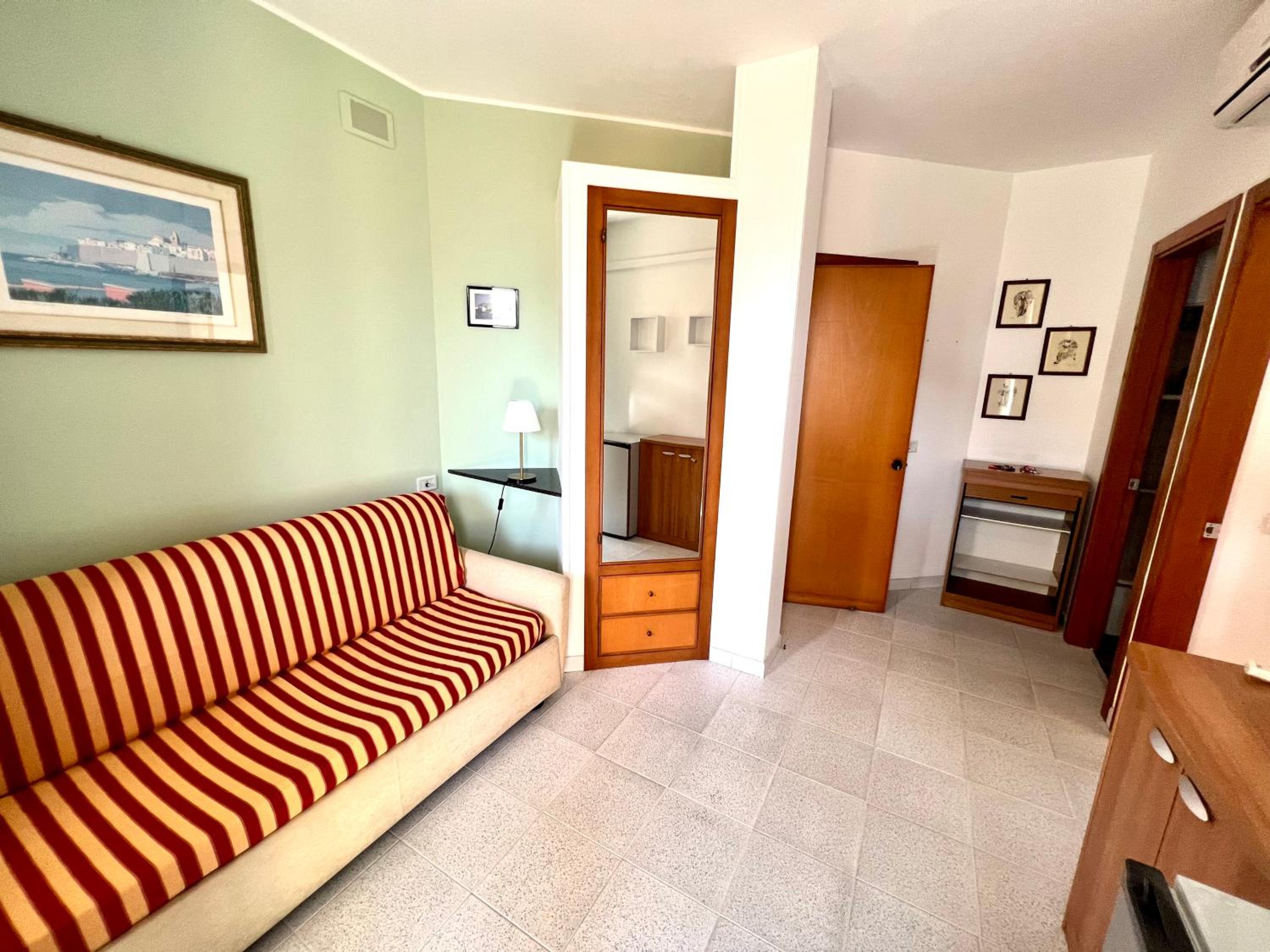 Junior Suite with Terrace - Photo 8