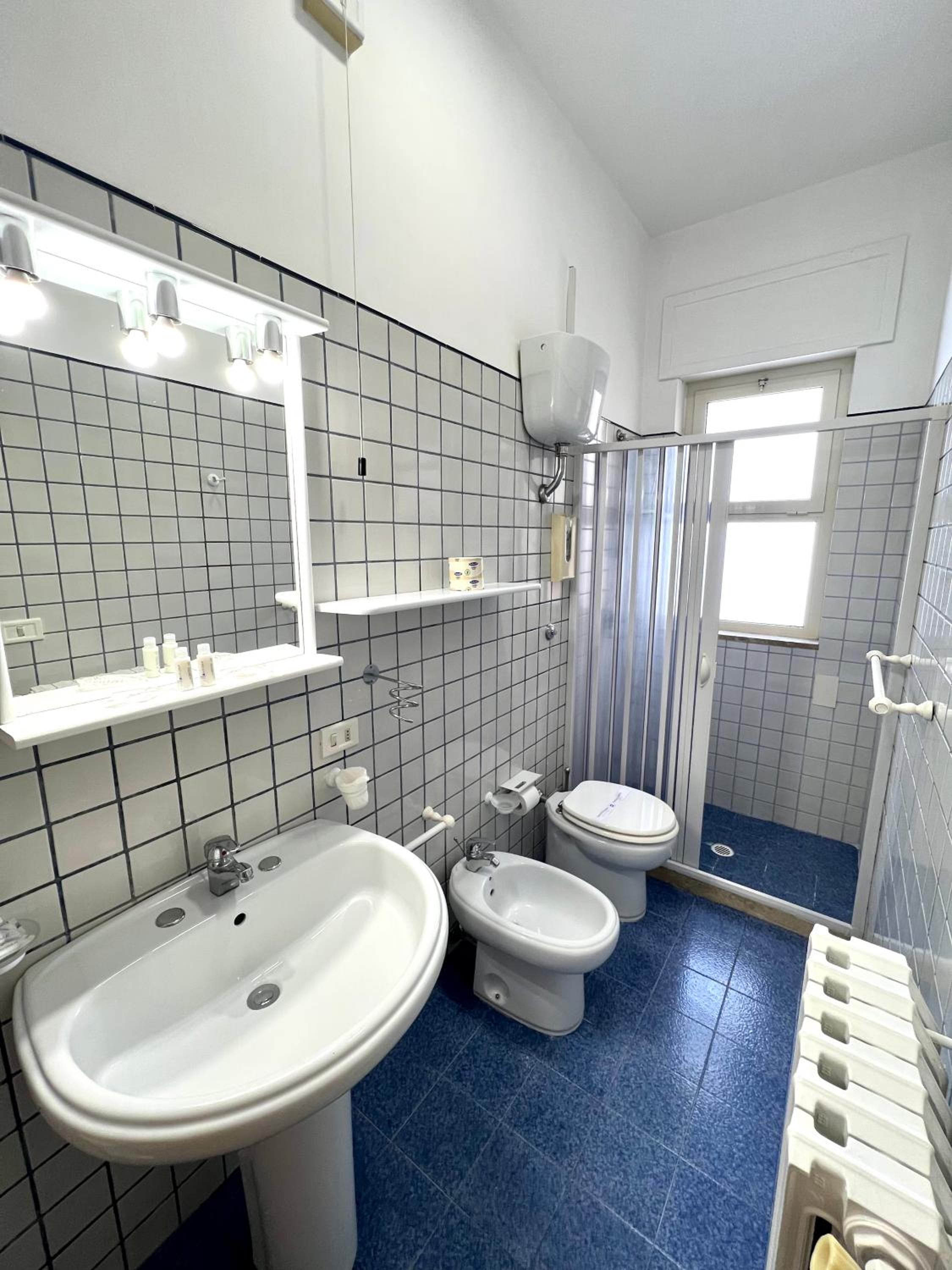 Twin Room with Balcony - Photo 2
