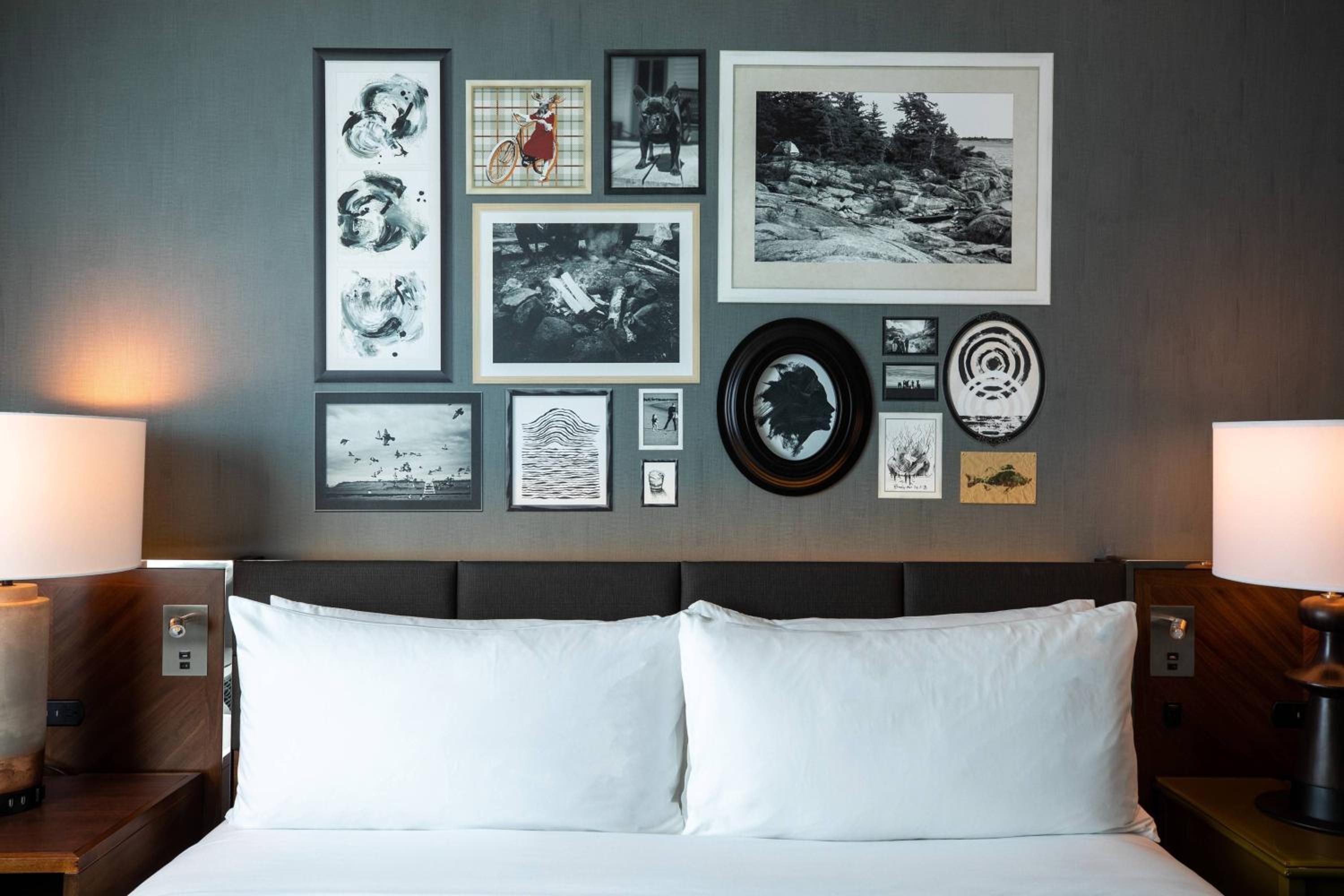 King Room with Sofa Bed - Photo 3