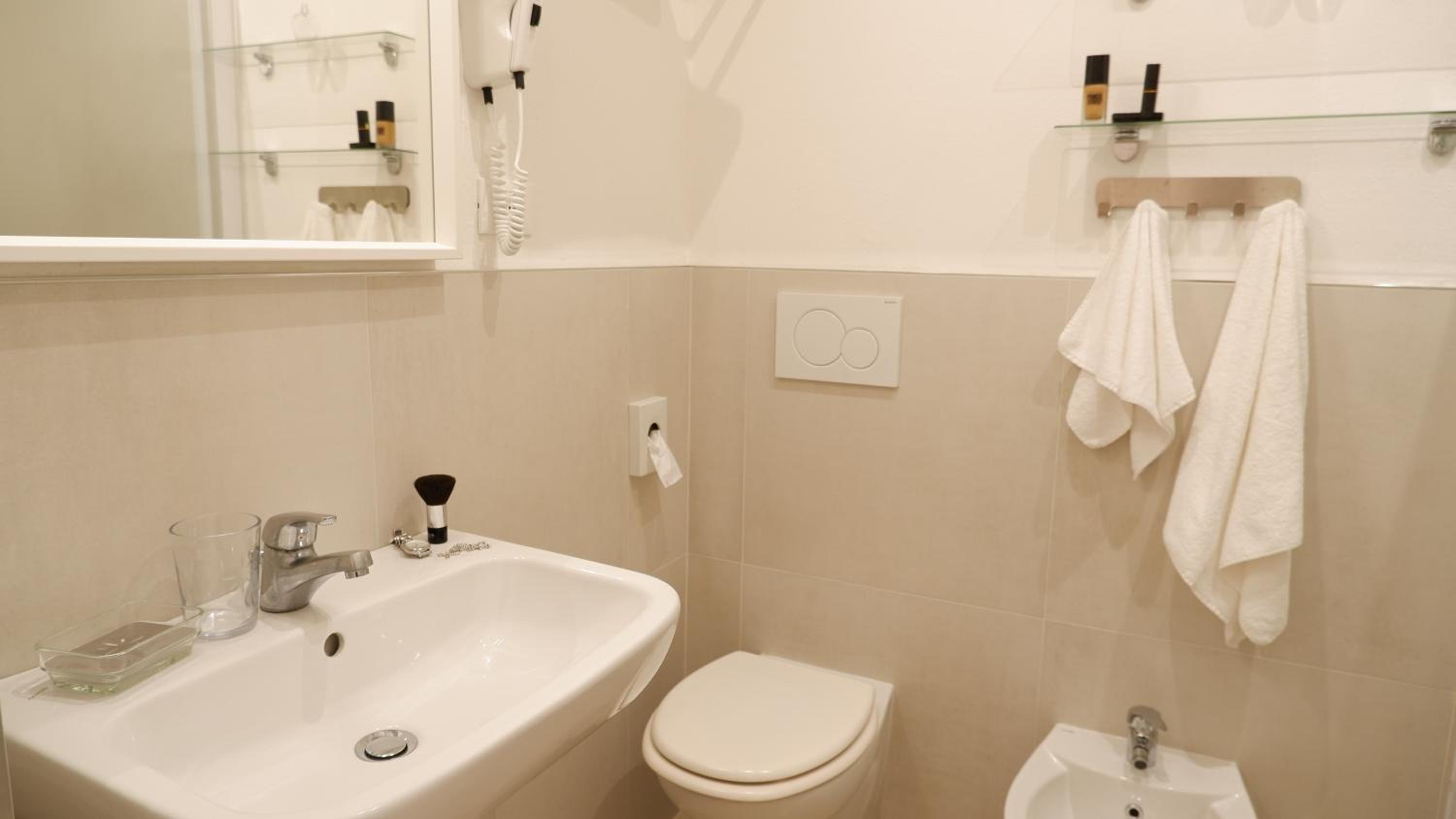 Single Room with Balcony photo 3