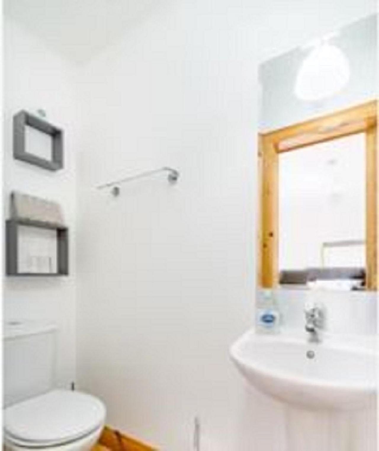 Double Room - Photo 11