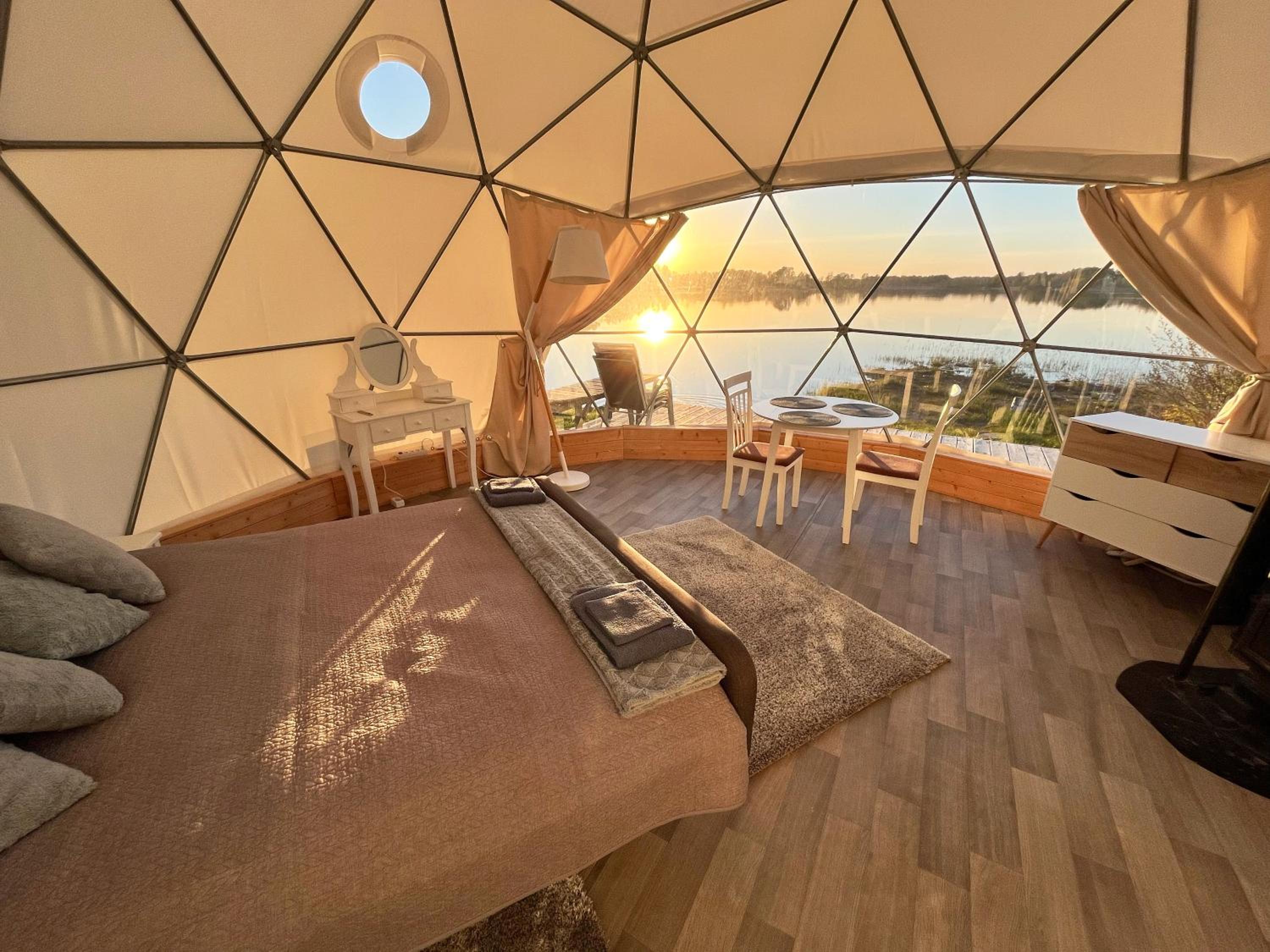 Double Room with Lake View - Photo 6