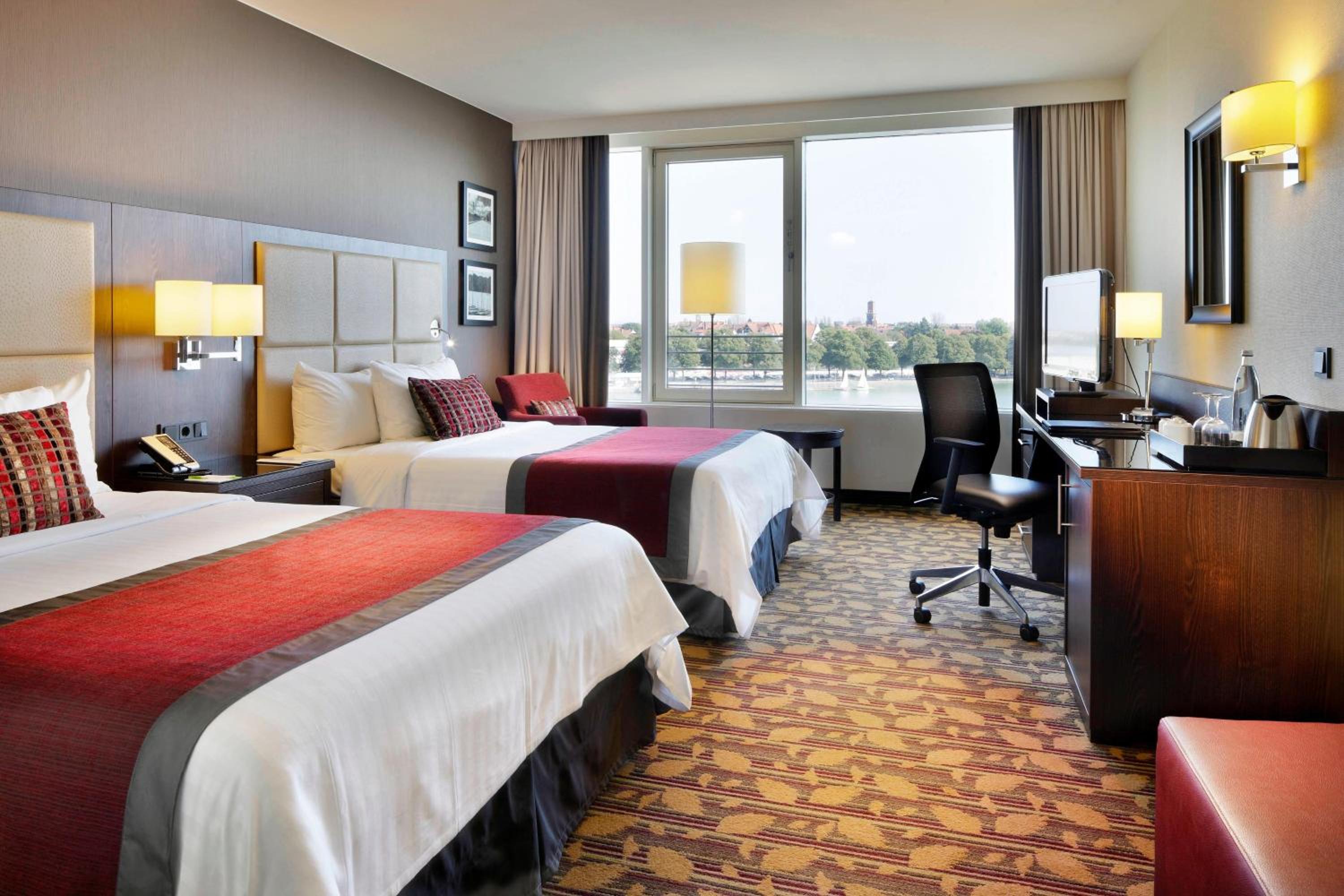 Twin Room, Stadium & City side  - Photo 1
