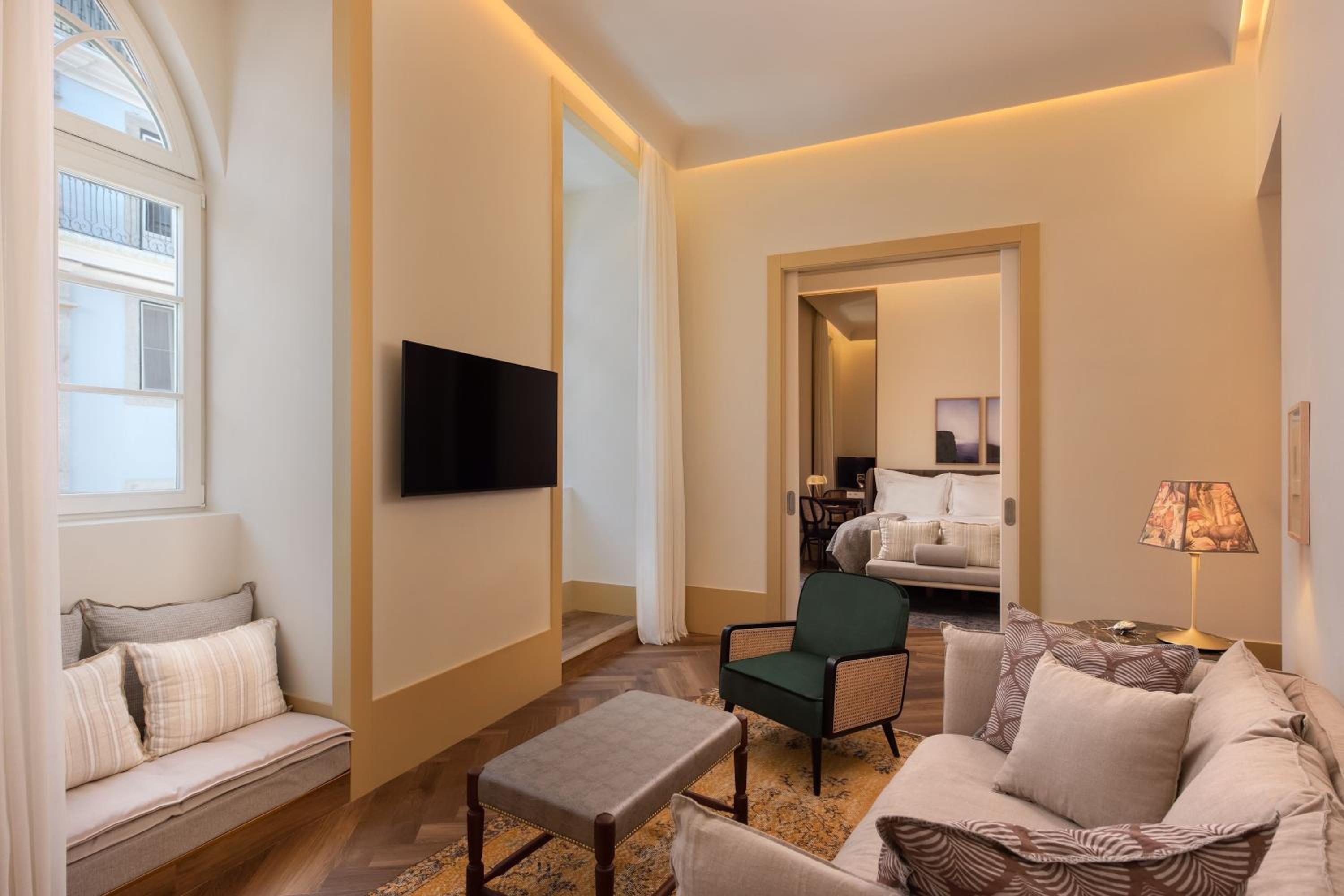 Suite with 1 King, Sofa bed, City view, Balcony