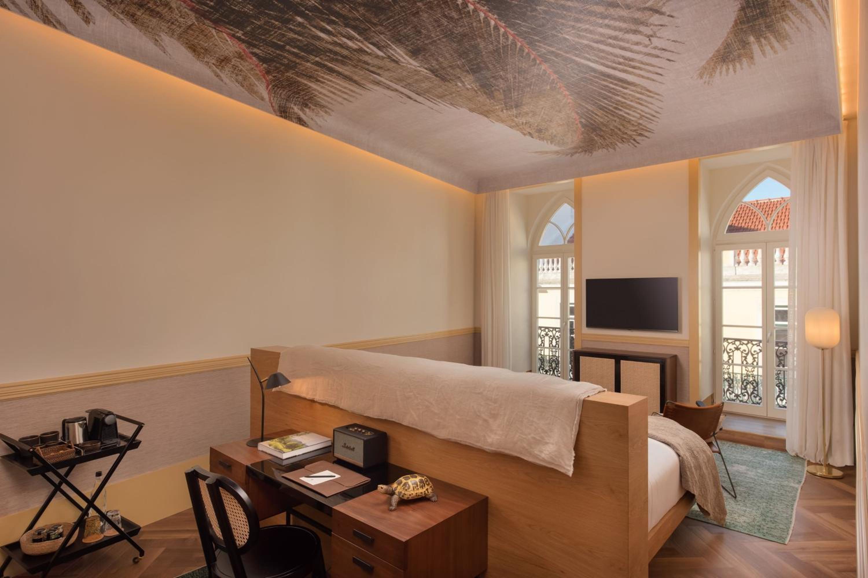 Premium Guest room with 1 King, City view