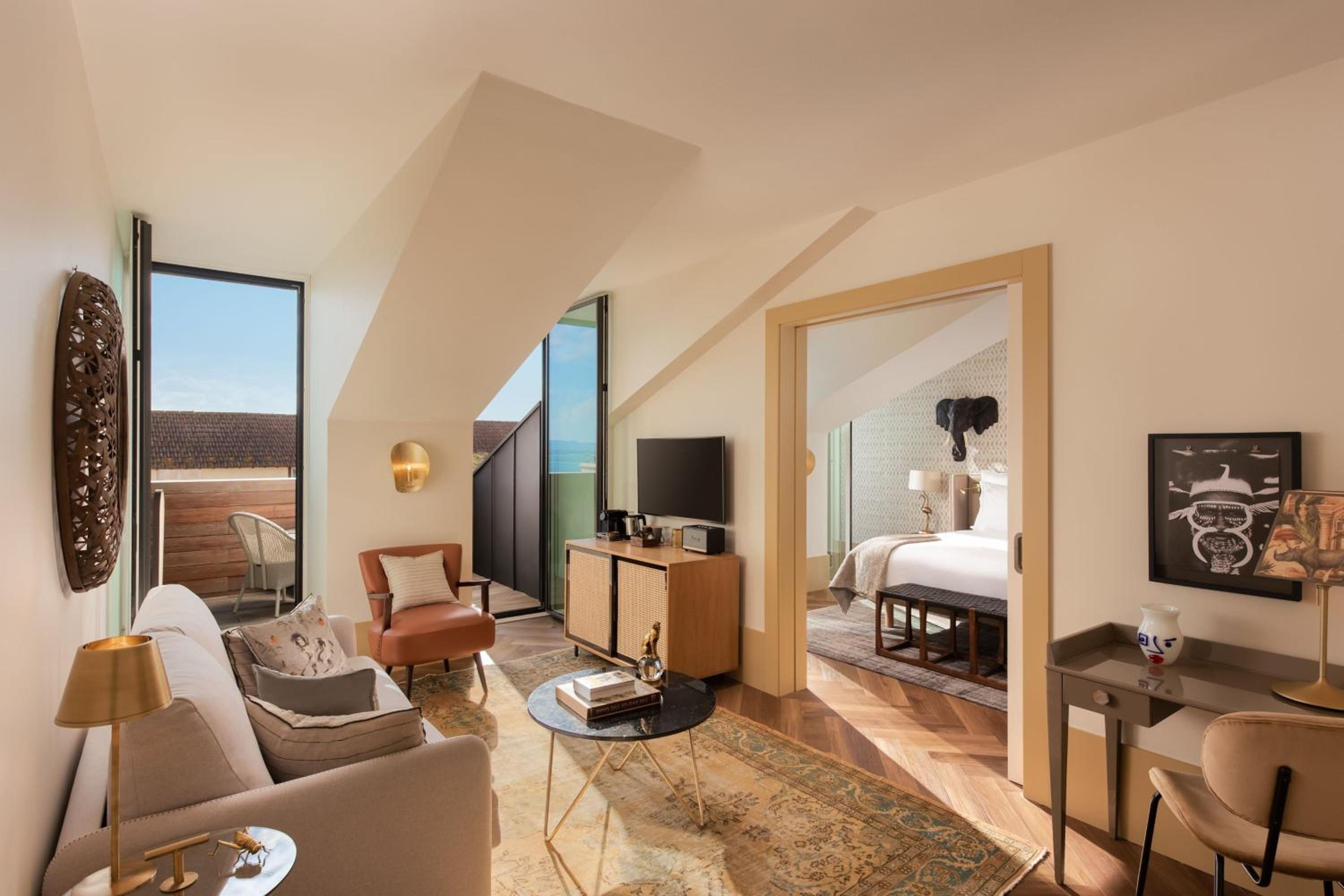 Signature Suite, 1 King, Sofa bed, Partial river view thumbnail 5