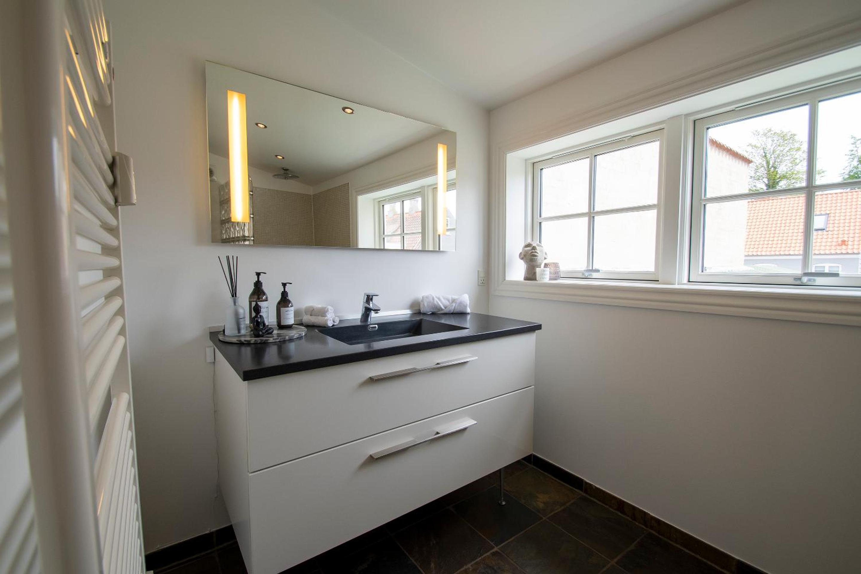 One-Bedroom Apartment - Photo 23