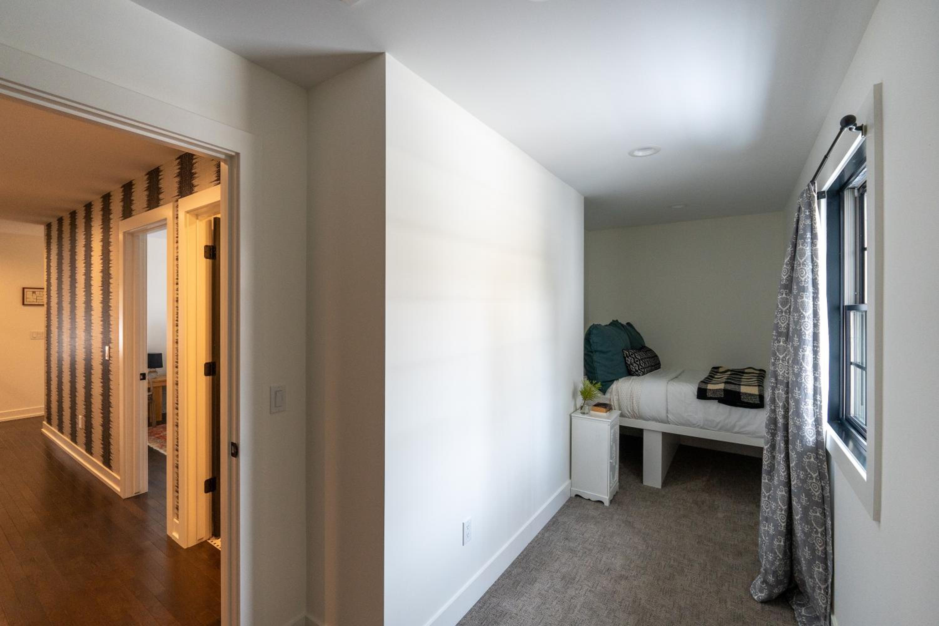 Four-Bedroom House photo 2
